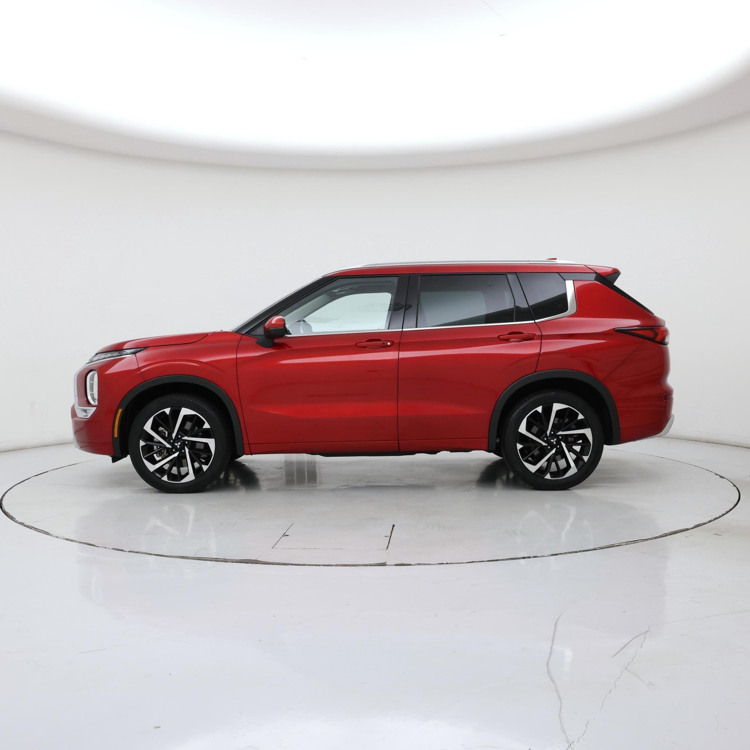 Thumbnail: 2023 Mitsubishi Outlander - 3