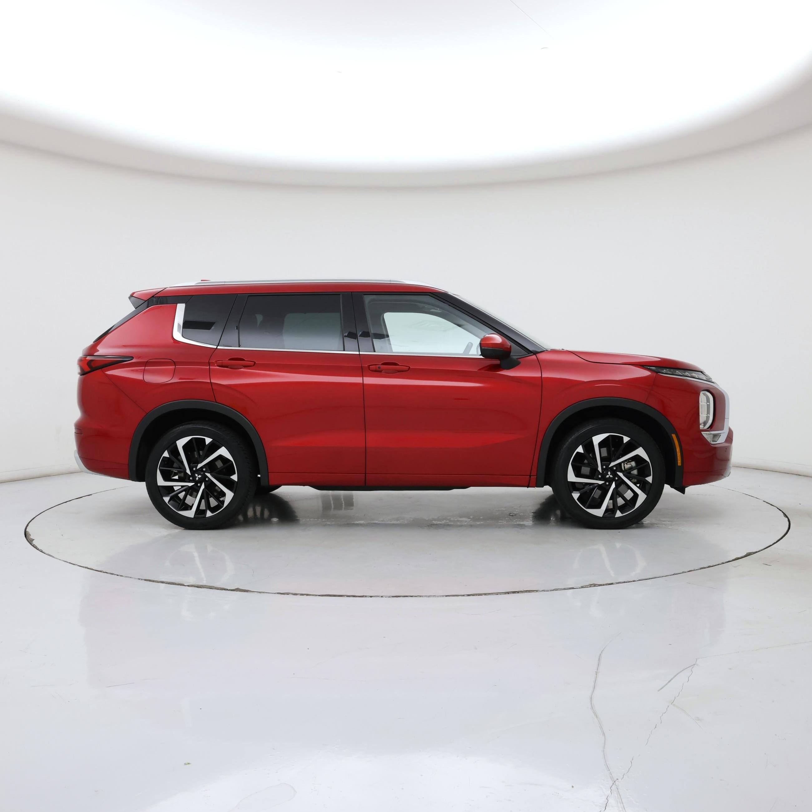 Thumbnail: 2023 Mitsubishi Outlander - 7