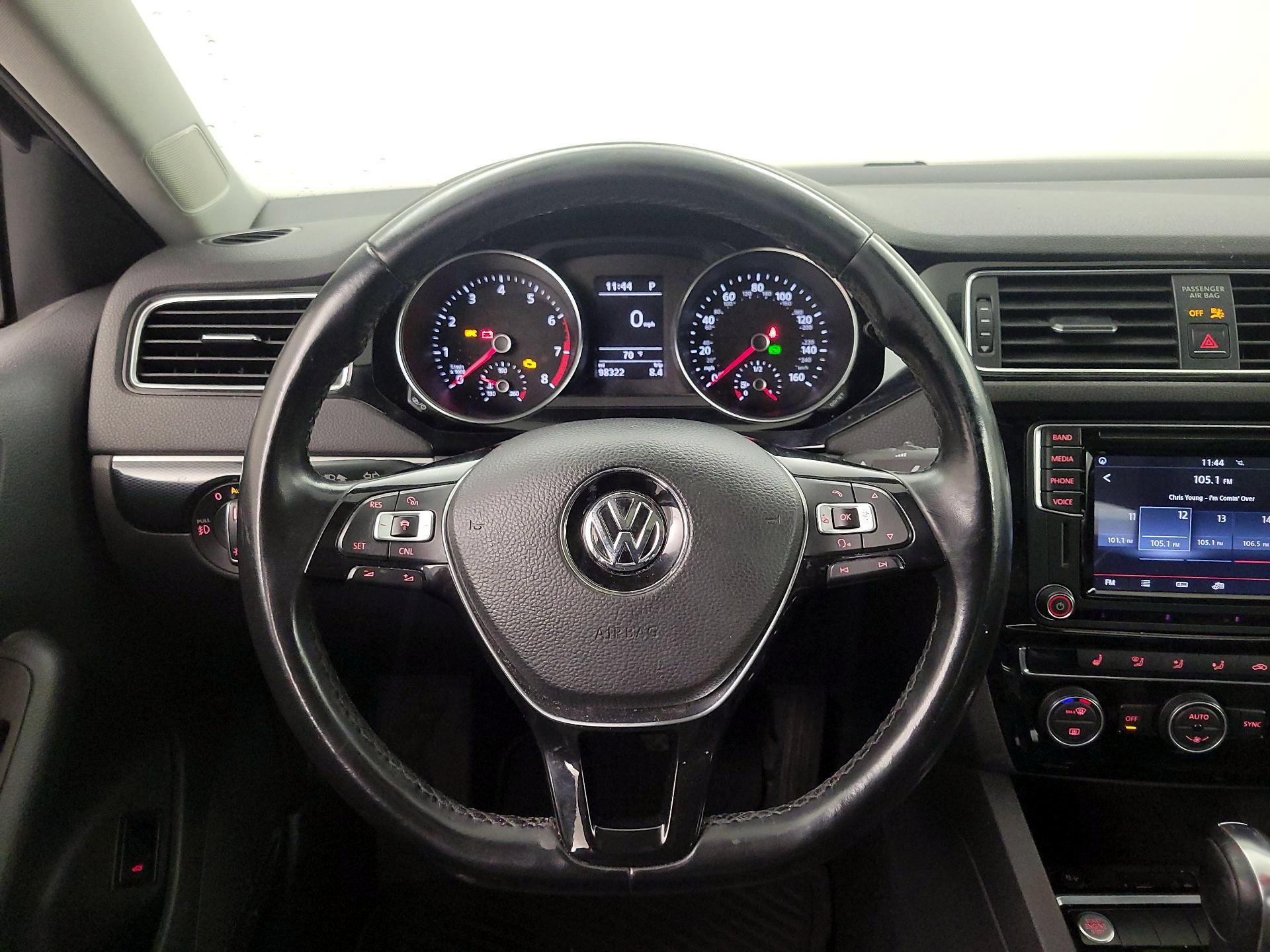 Thumbnail: 2017 Volkswagen Jetta - 10