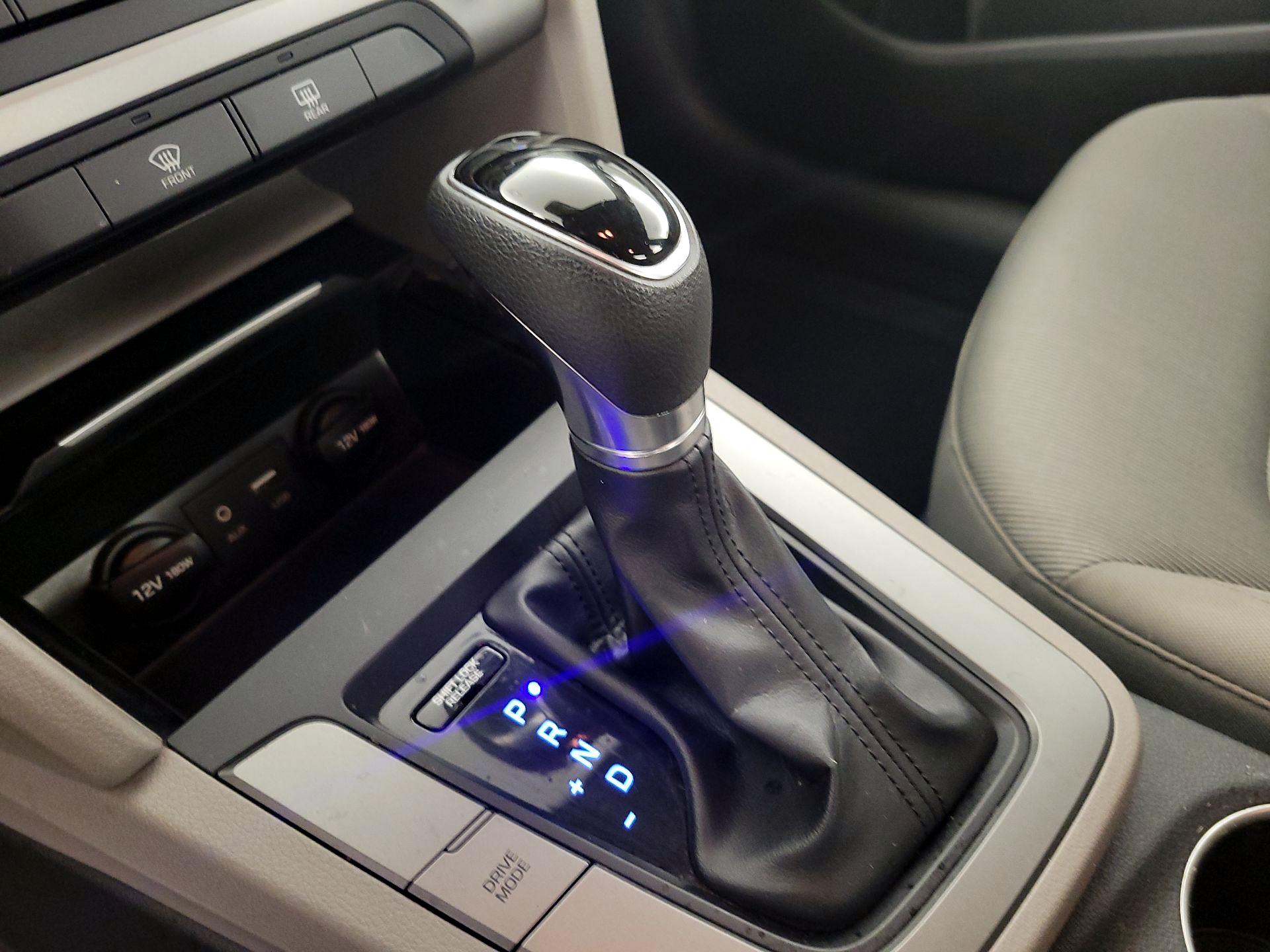 Thumbnail: 2018 Hyundai Elantra - 16