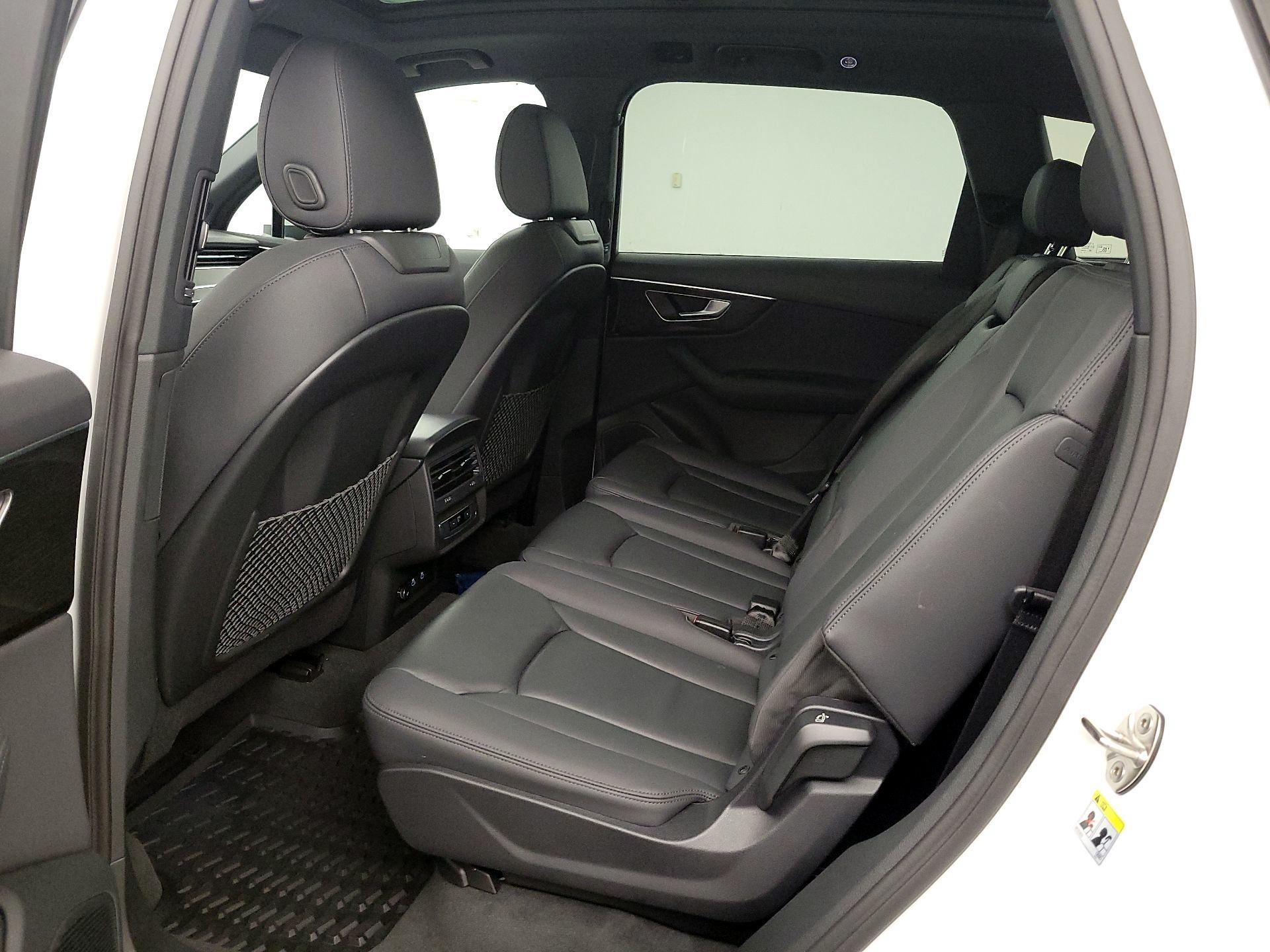 Thumbnail: 2023 Audi Q7 - 20