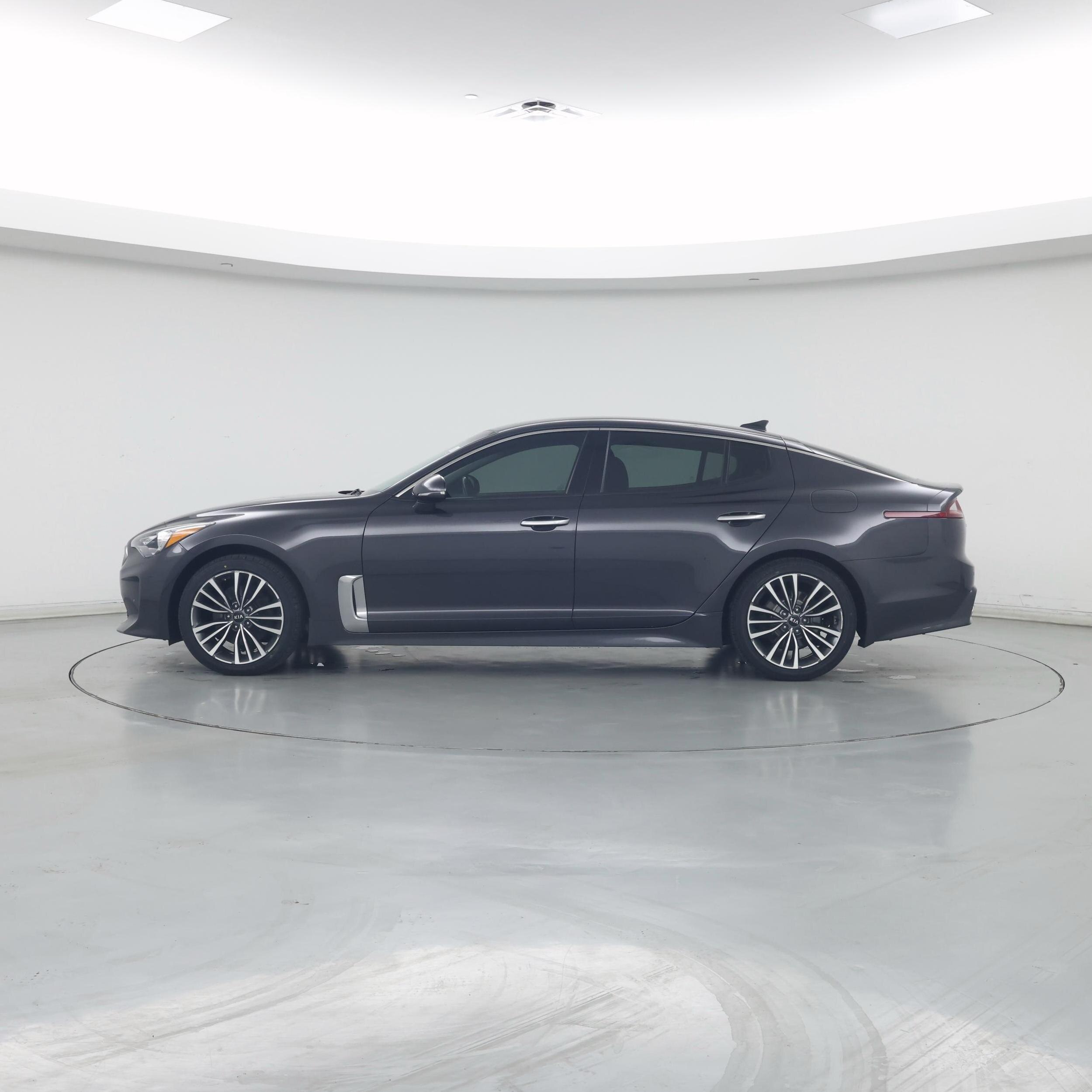 Thumbnail: 2019 Kia Stinger - 3
