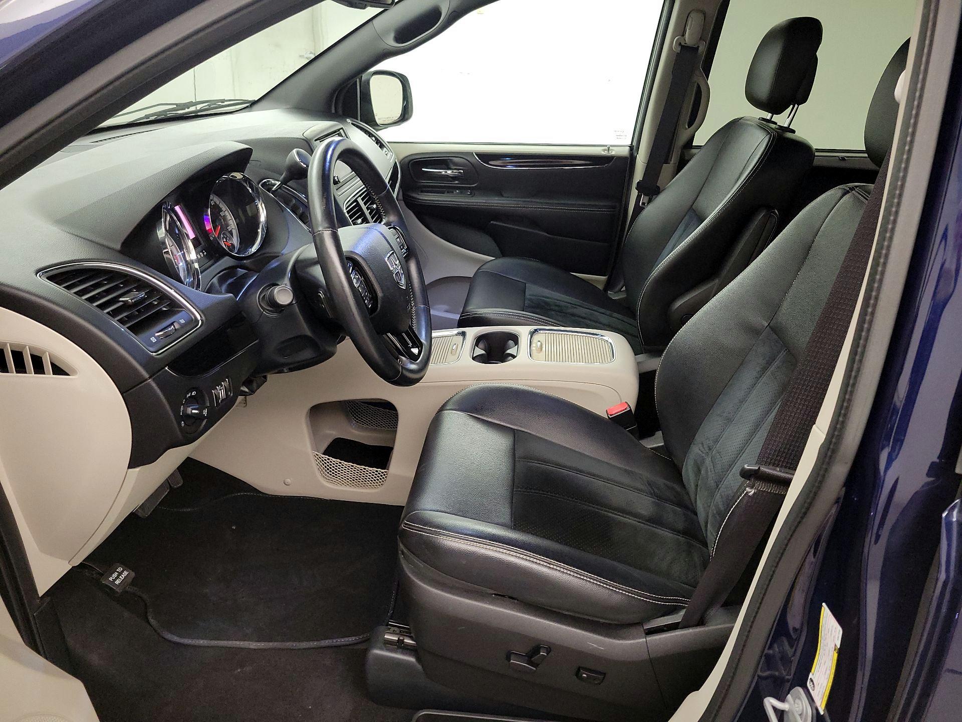 Thumbnail: 2017 Dodge Grand Caravan - 11