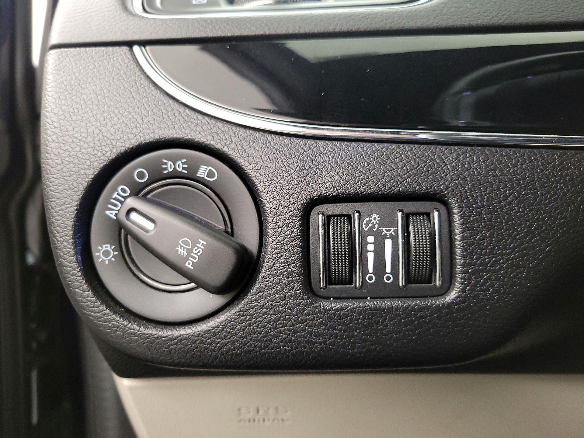 Thumbnail: 2017 Dodge Grand Caravan - 13