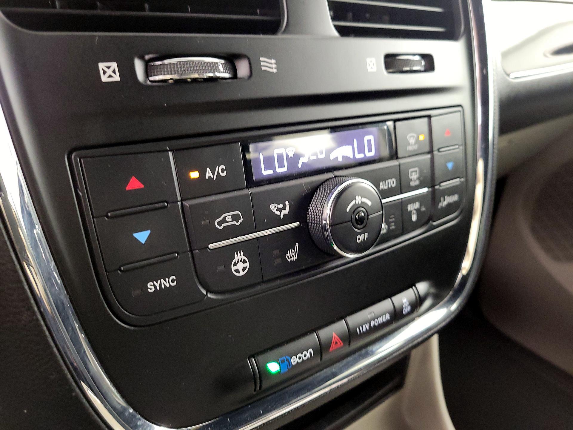 Thumbnail: 2017 Dodge Grand Caravan - 16