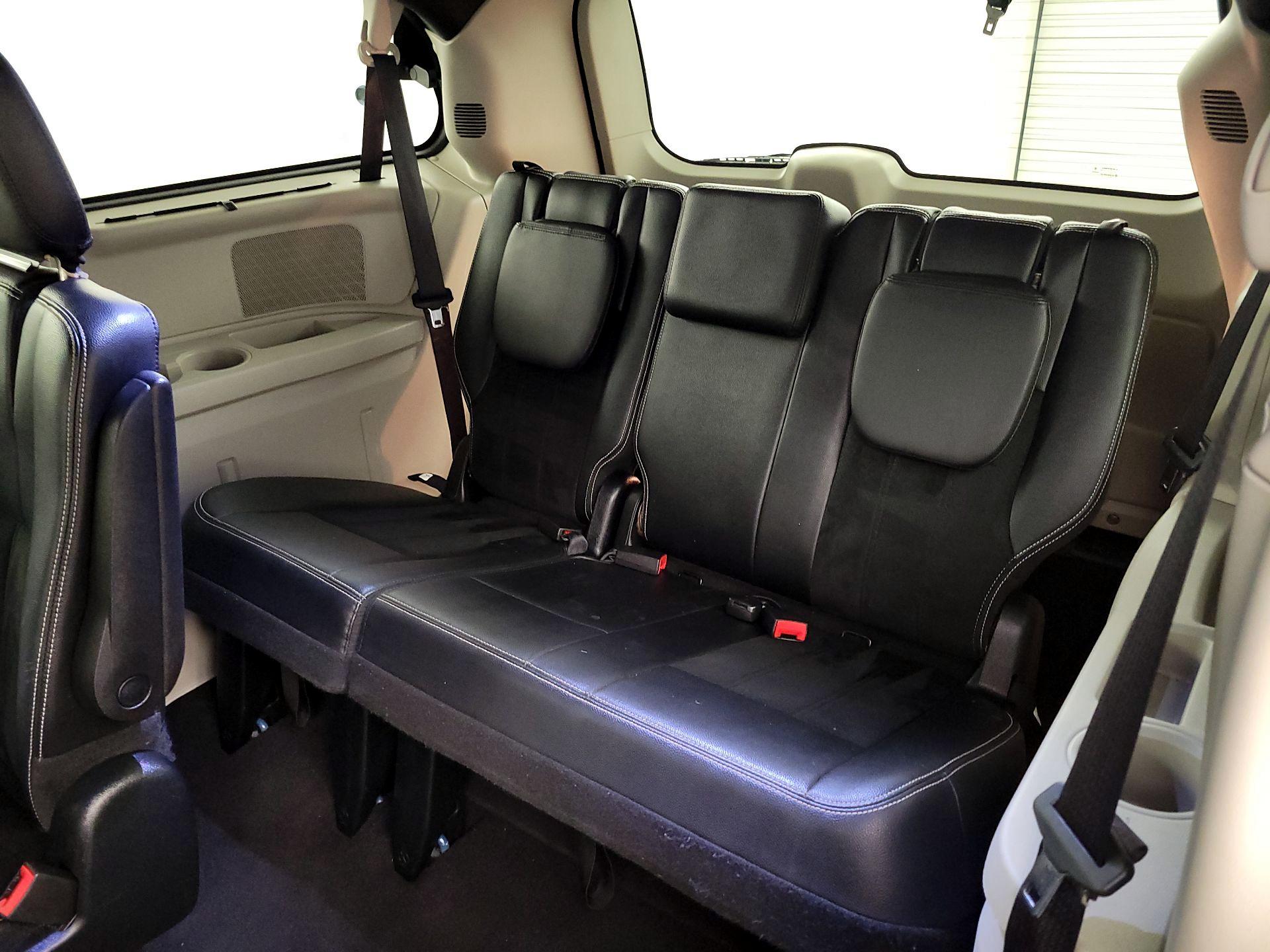 Thumbnail: 2017 Dodge Grand Caravan - 19