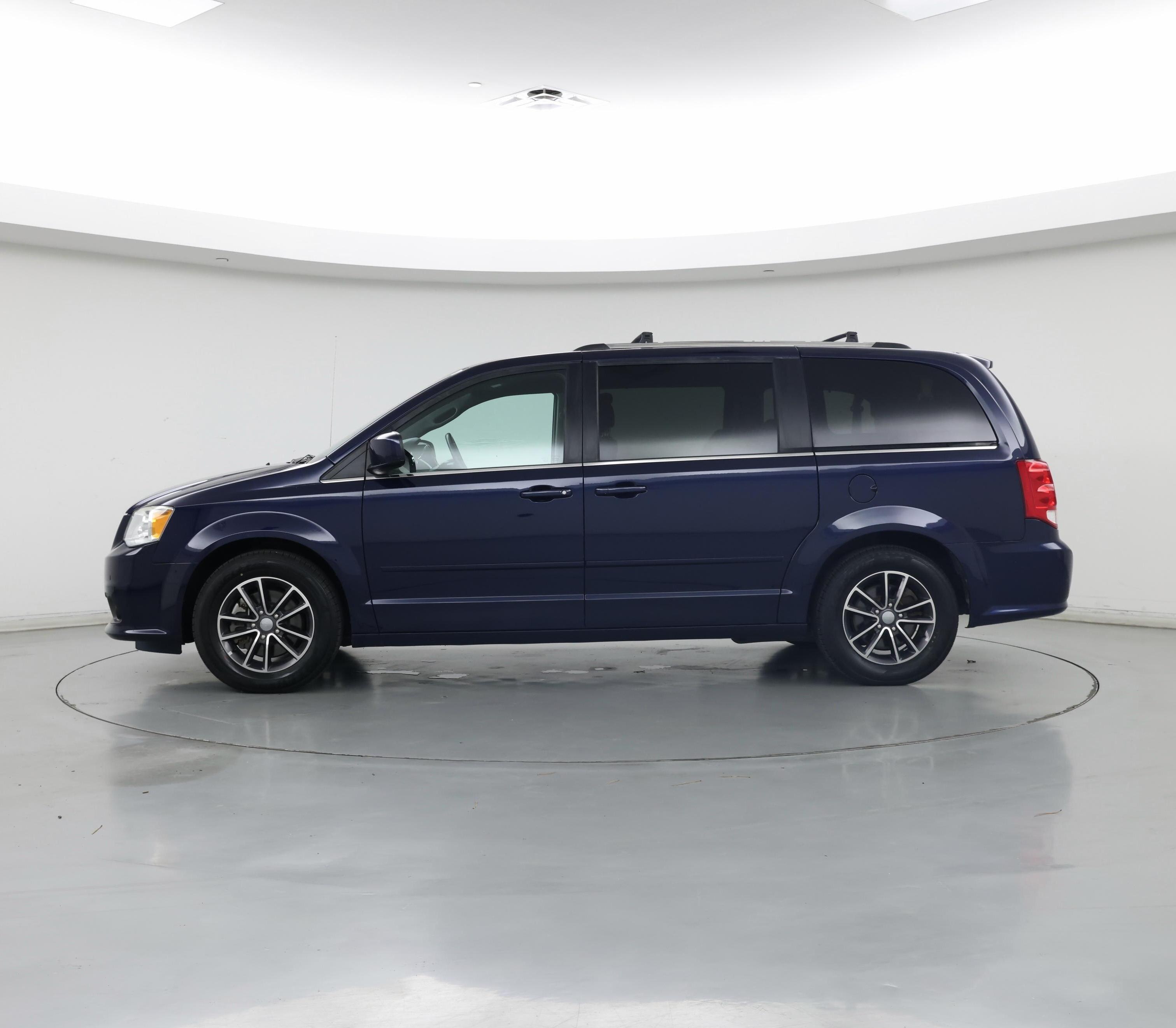 Thumbnail: 2017 Dodge Grand Caravan - 3