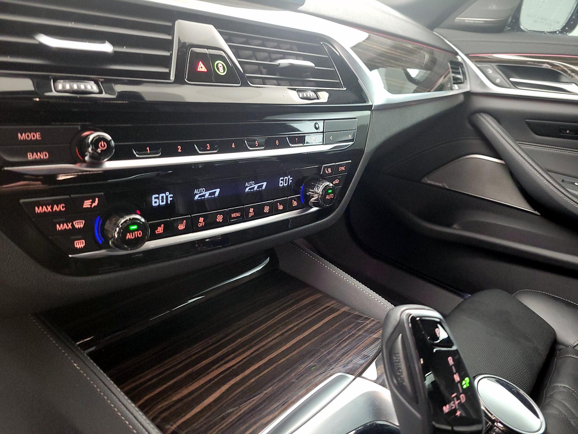 Thumbnail: 2021 BMW 5 Series - 17