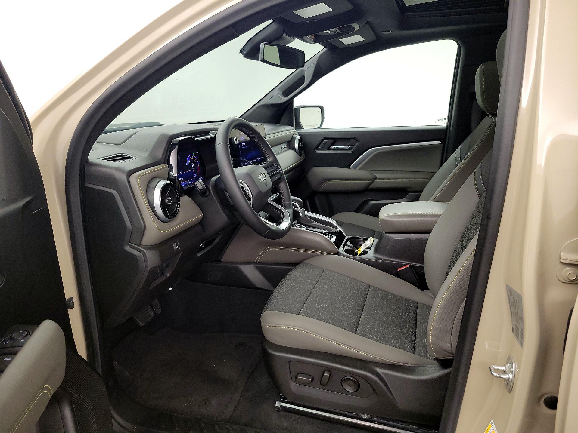 Thumbnail: 2024 Chevrolet Colorado - 11