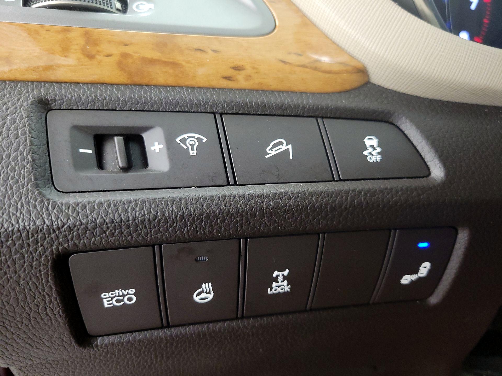 Thumbnail: 2015 Hyundai Santa Fe - 13