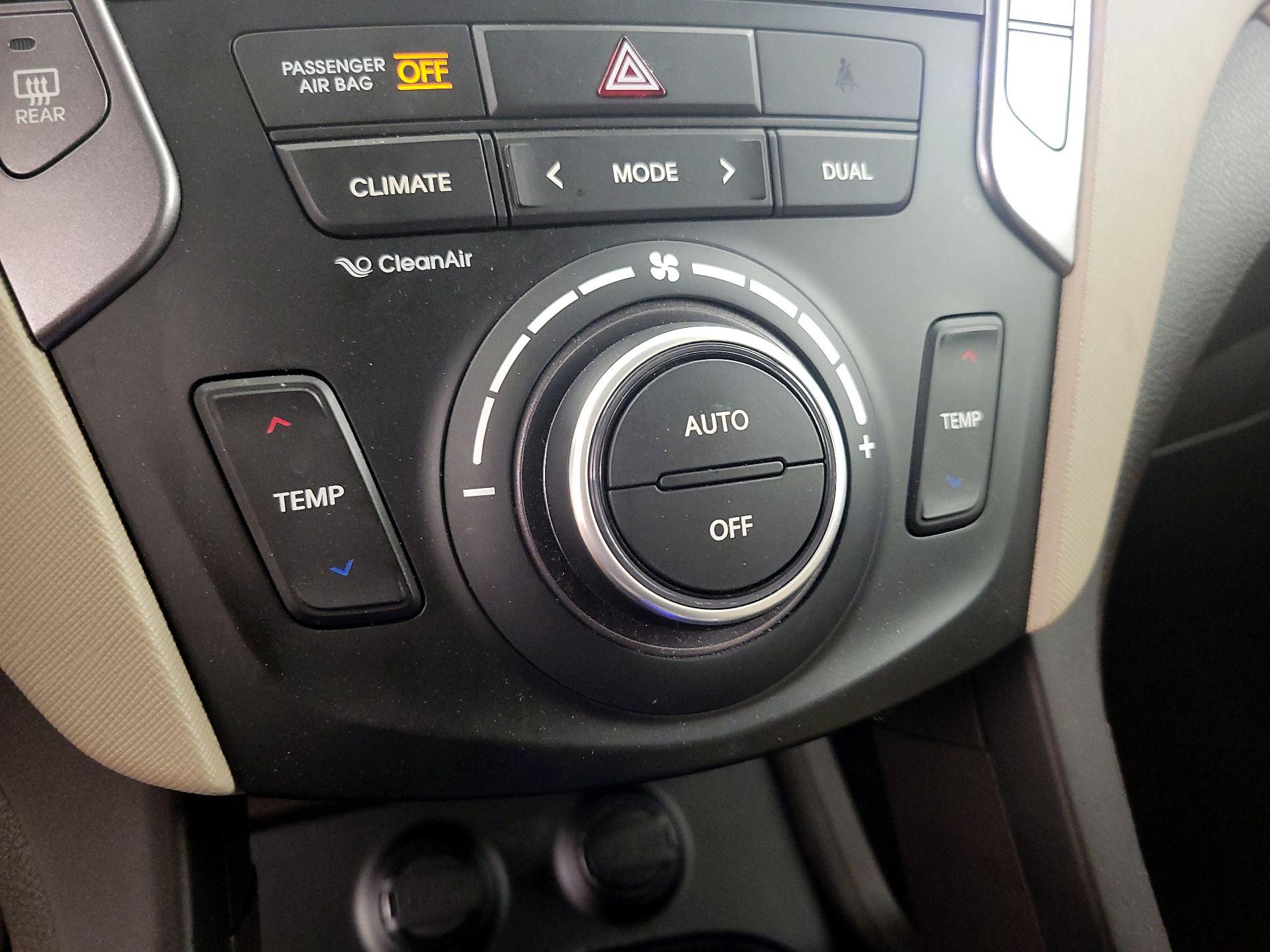 Thumbnail: 2015 Hyundai Santa Fe - 17