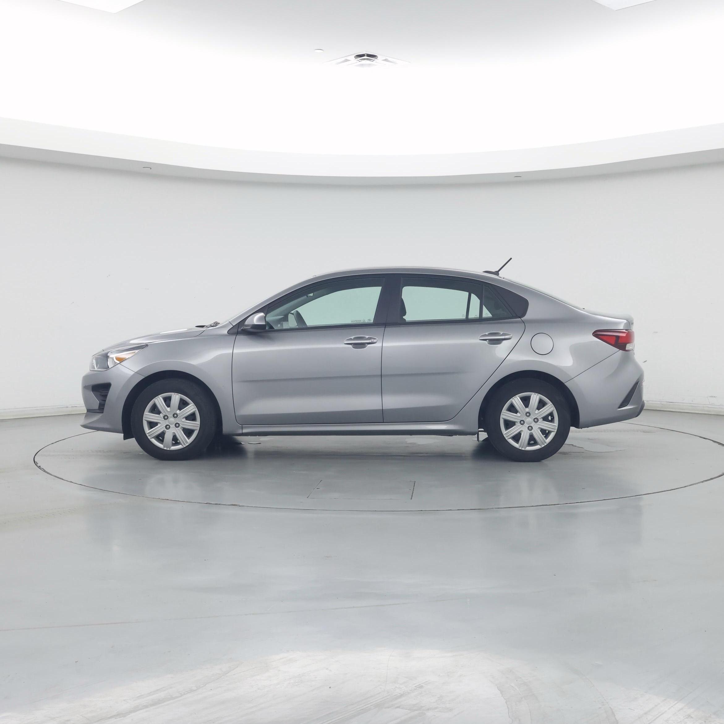 Thumbnail: 2022 Kia Rio - 3