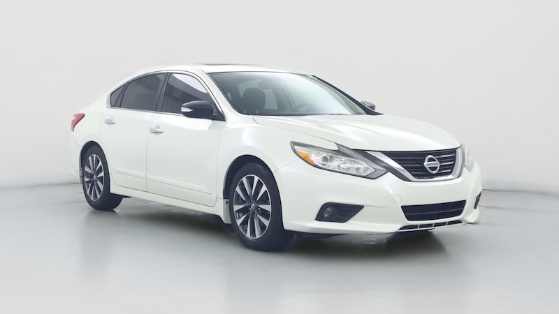 2016 Nissan Altima SV Hero Image