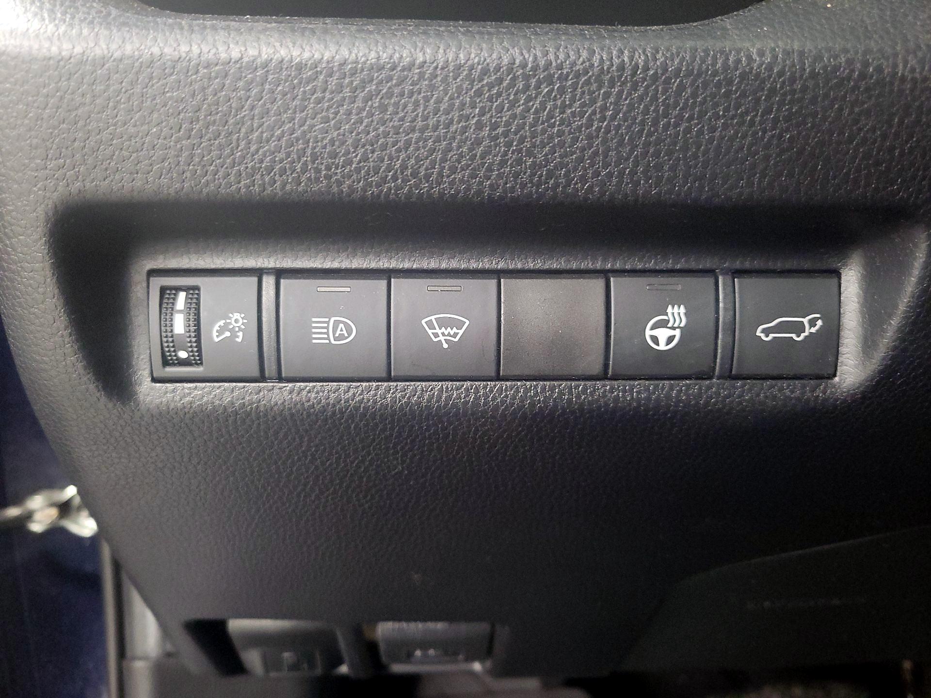 Thumbnail: 2020 Toyota RAV4 - 13