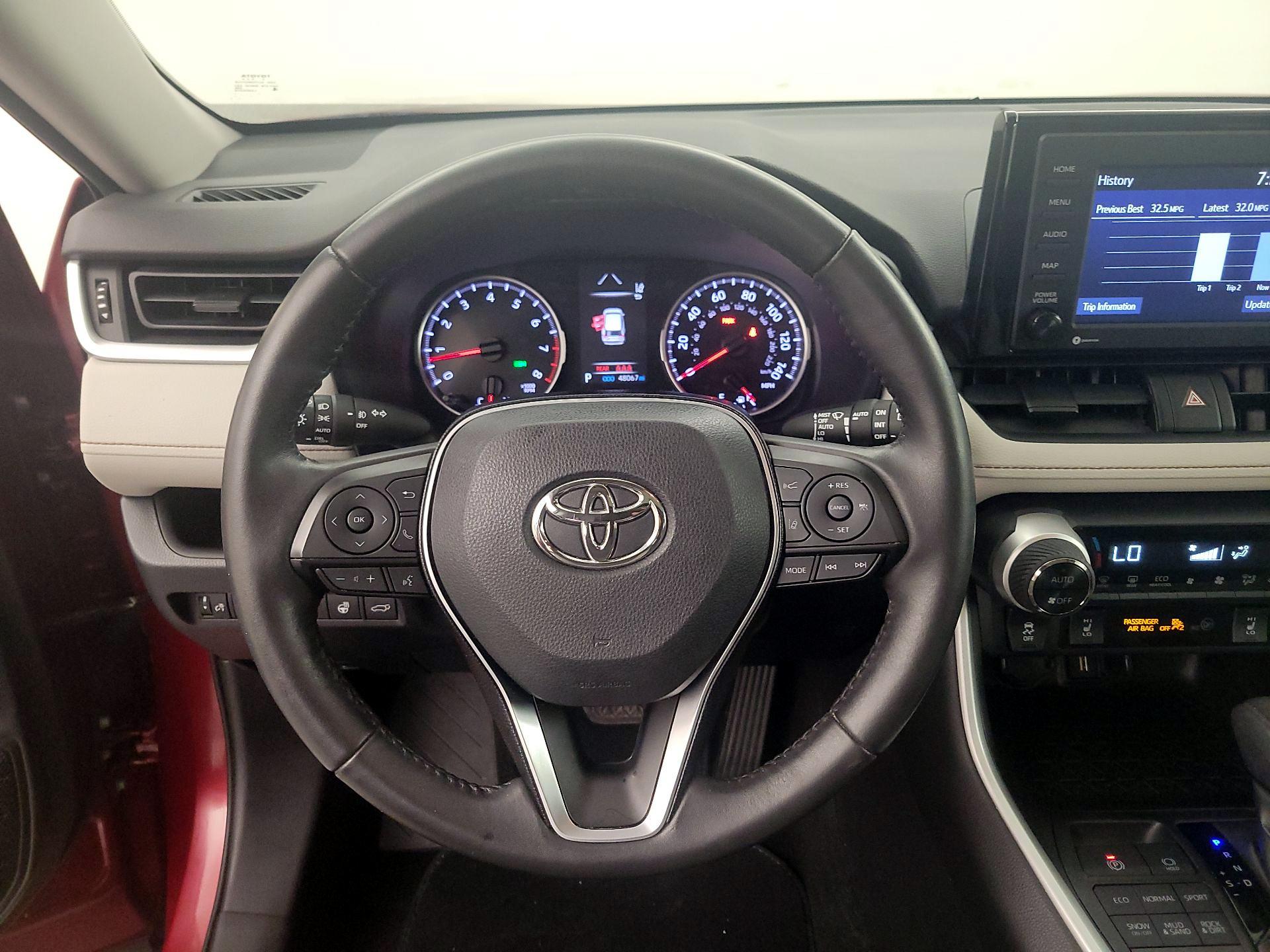 Thumbnail: 2020 Toyota RAV4 - 10