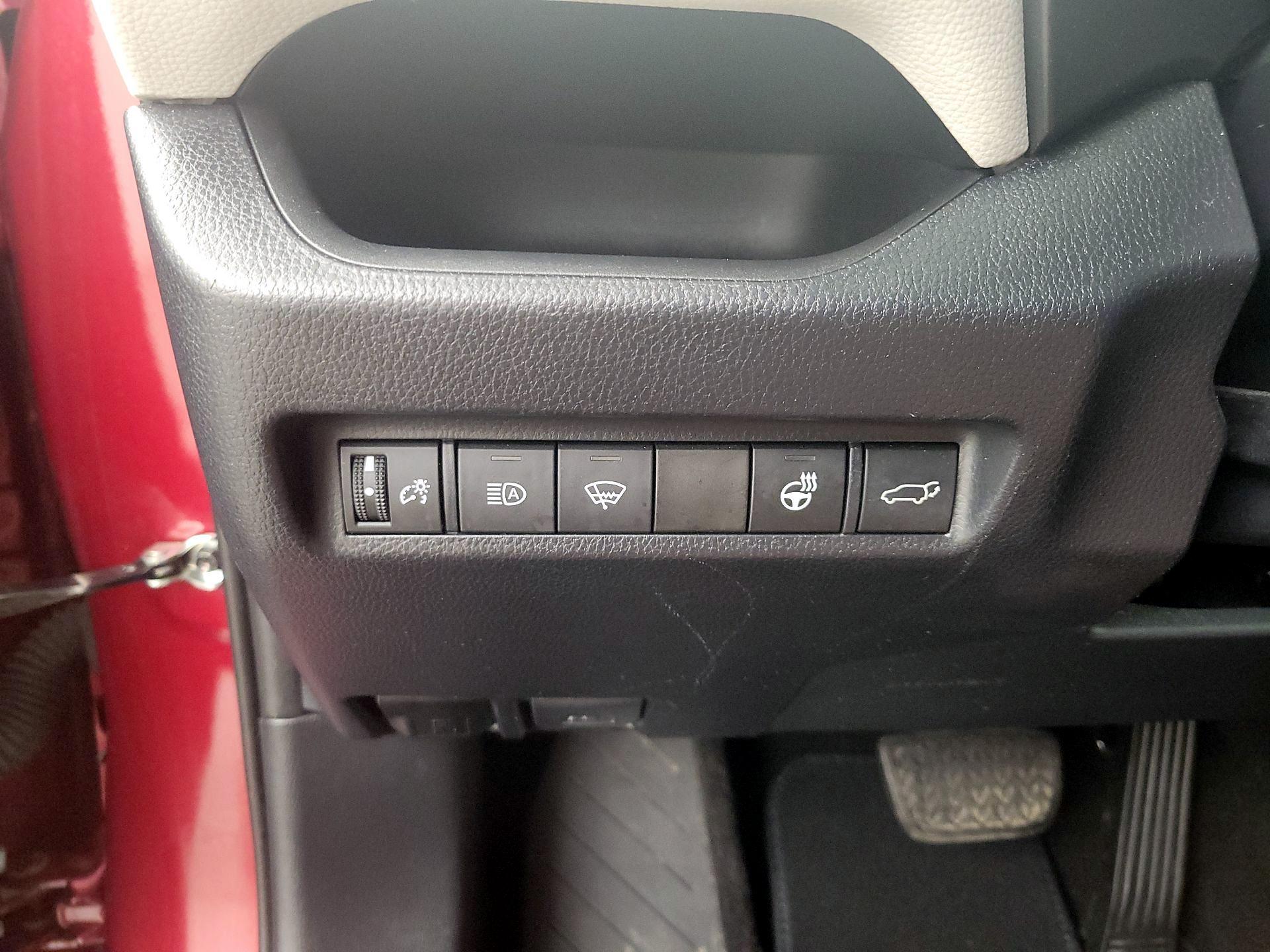 Thumbnail: 2020 Toyota RAV4 - 13