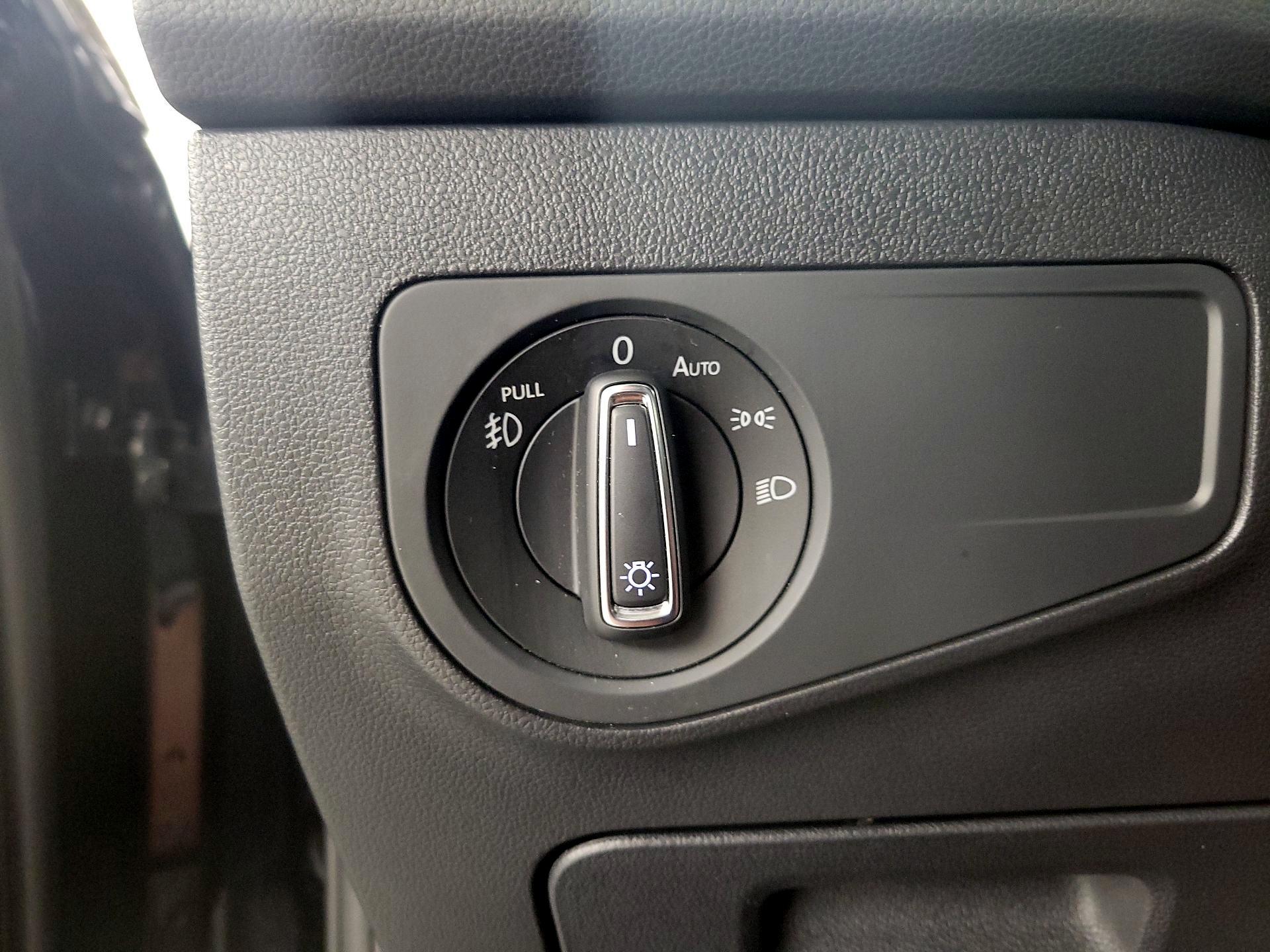 Thumbnail: 2018 Volkswagen Tiguan - 13