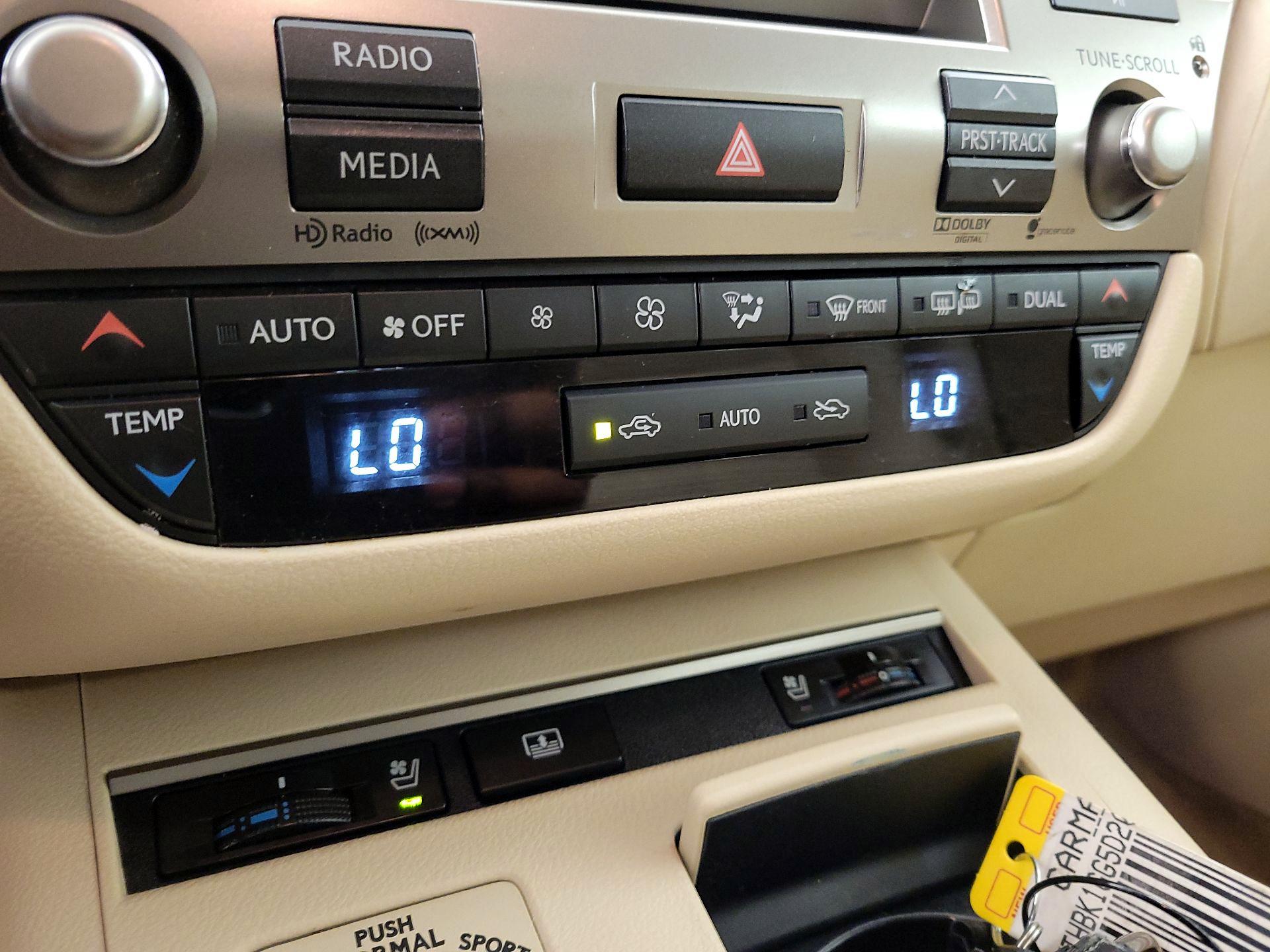 Thumbnail: 2013 Lexus ES - 17