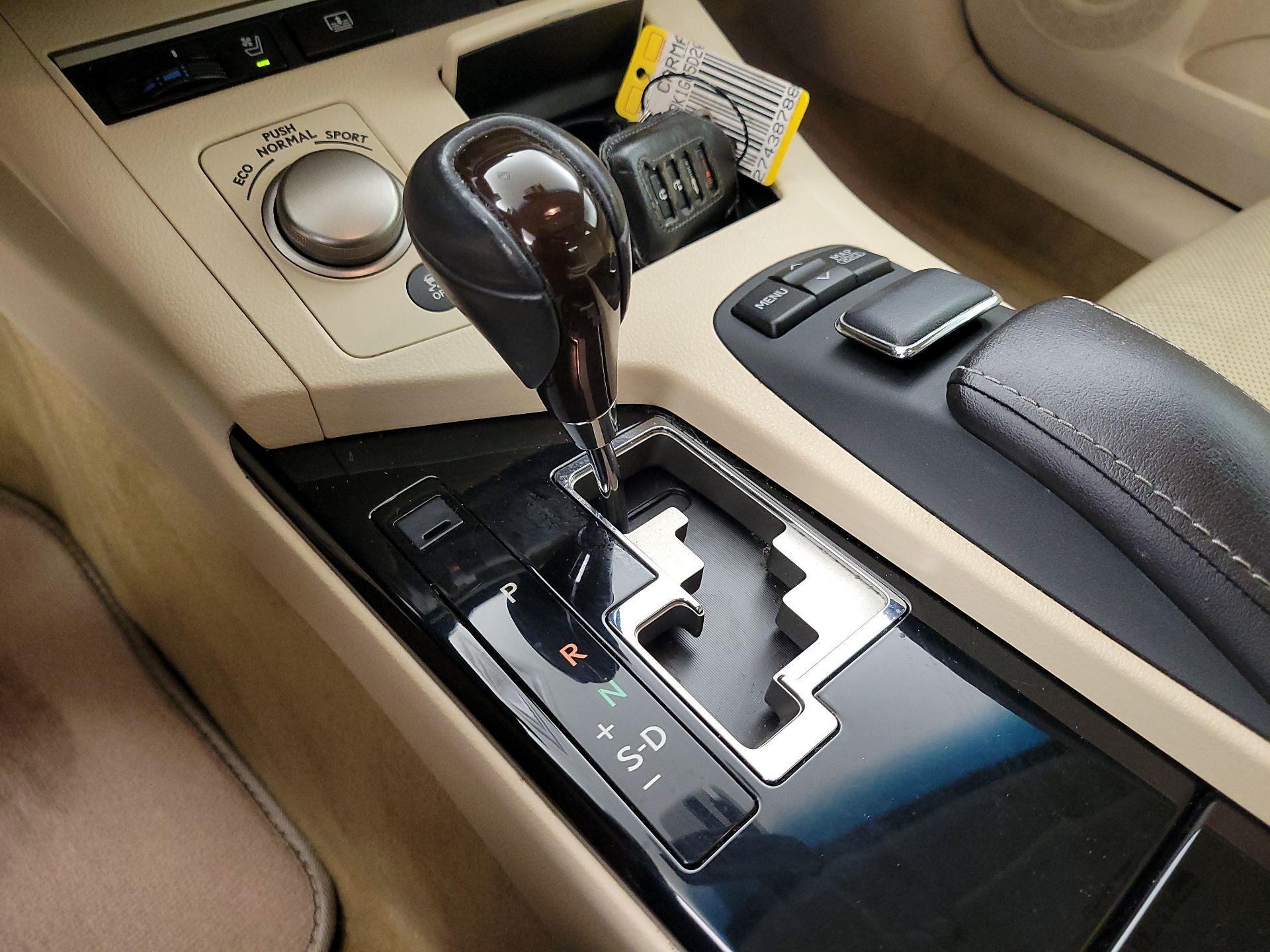 Thumbnail: 2013 Lexus ES - 18
