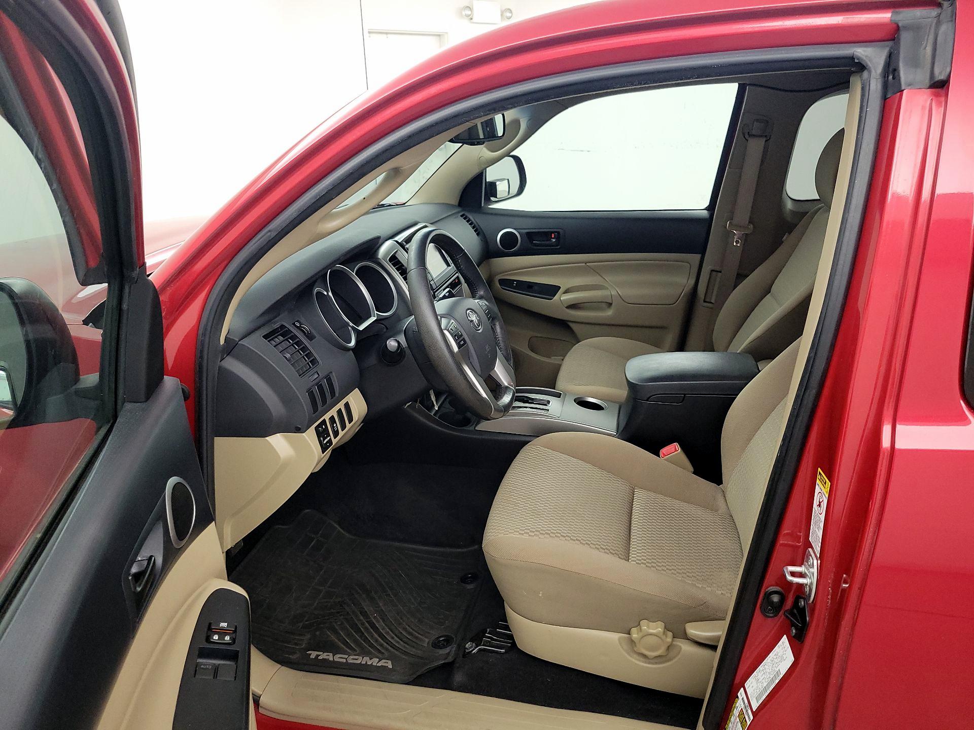 Thumbnail: 2013 Toyota Tacoma - 11