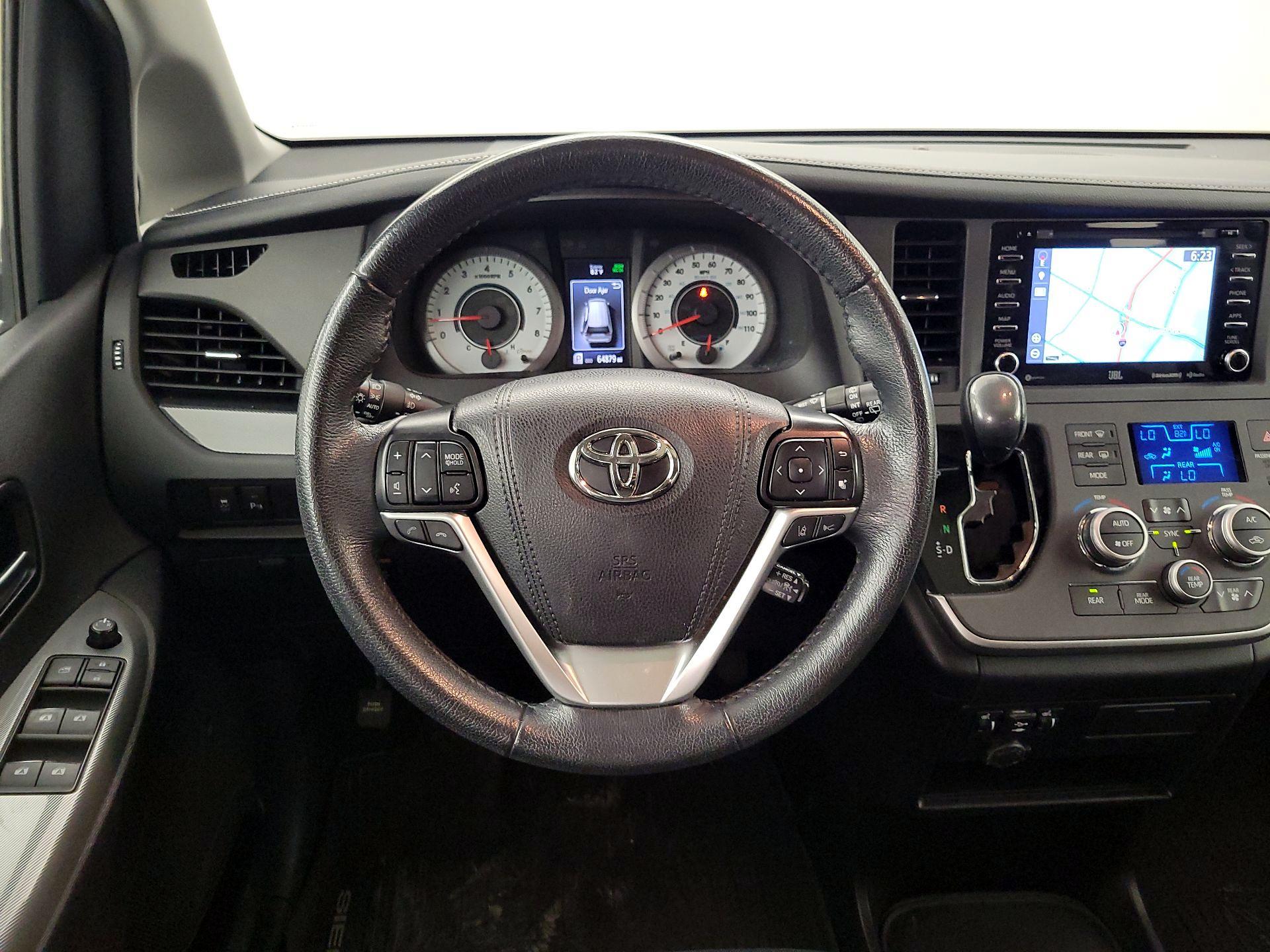 Thumbnail: 2020 Toyota Sienna - 10