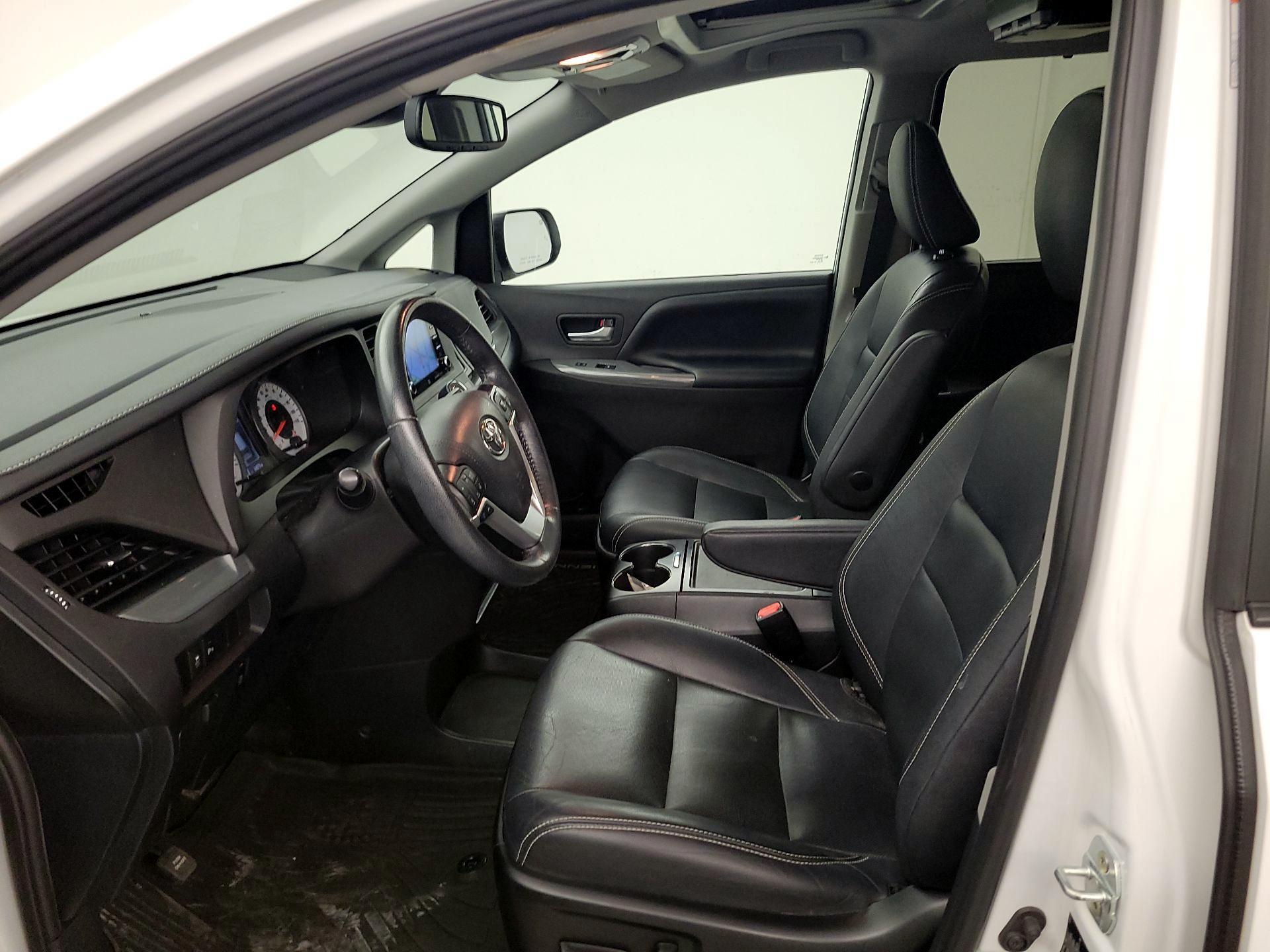Thumbnail: 2020 Toyota Sienna - 11