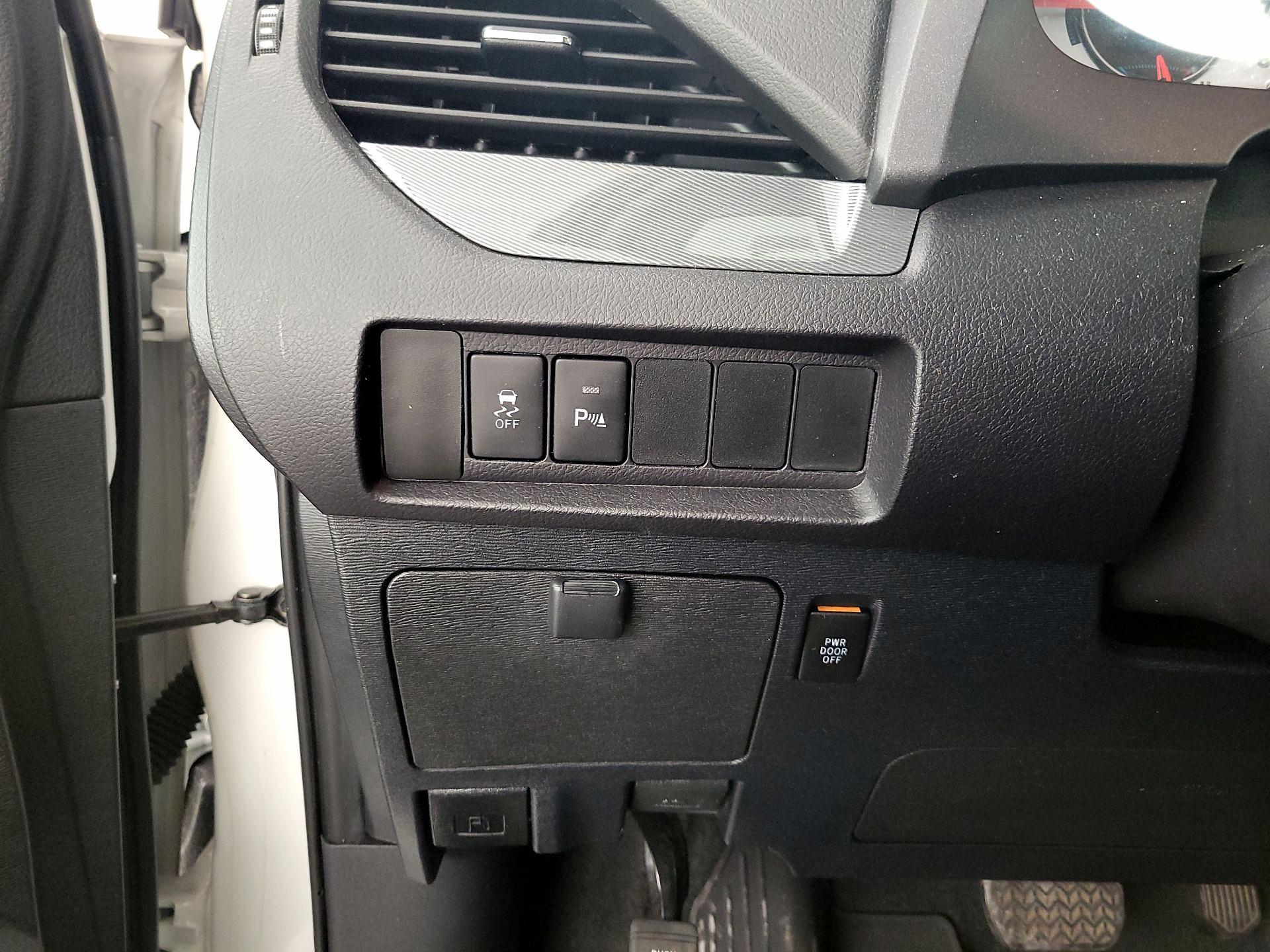 Thumbnail: 2020 Toyota Sienna - 13