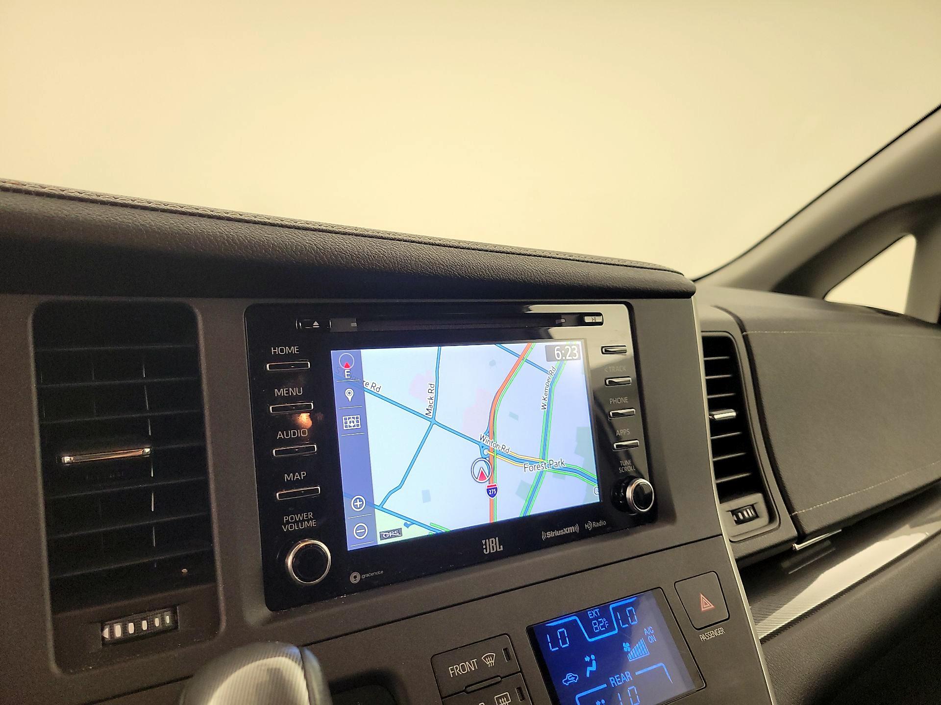 Thumbnail: 2020 Toyota Sienna - 14