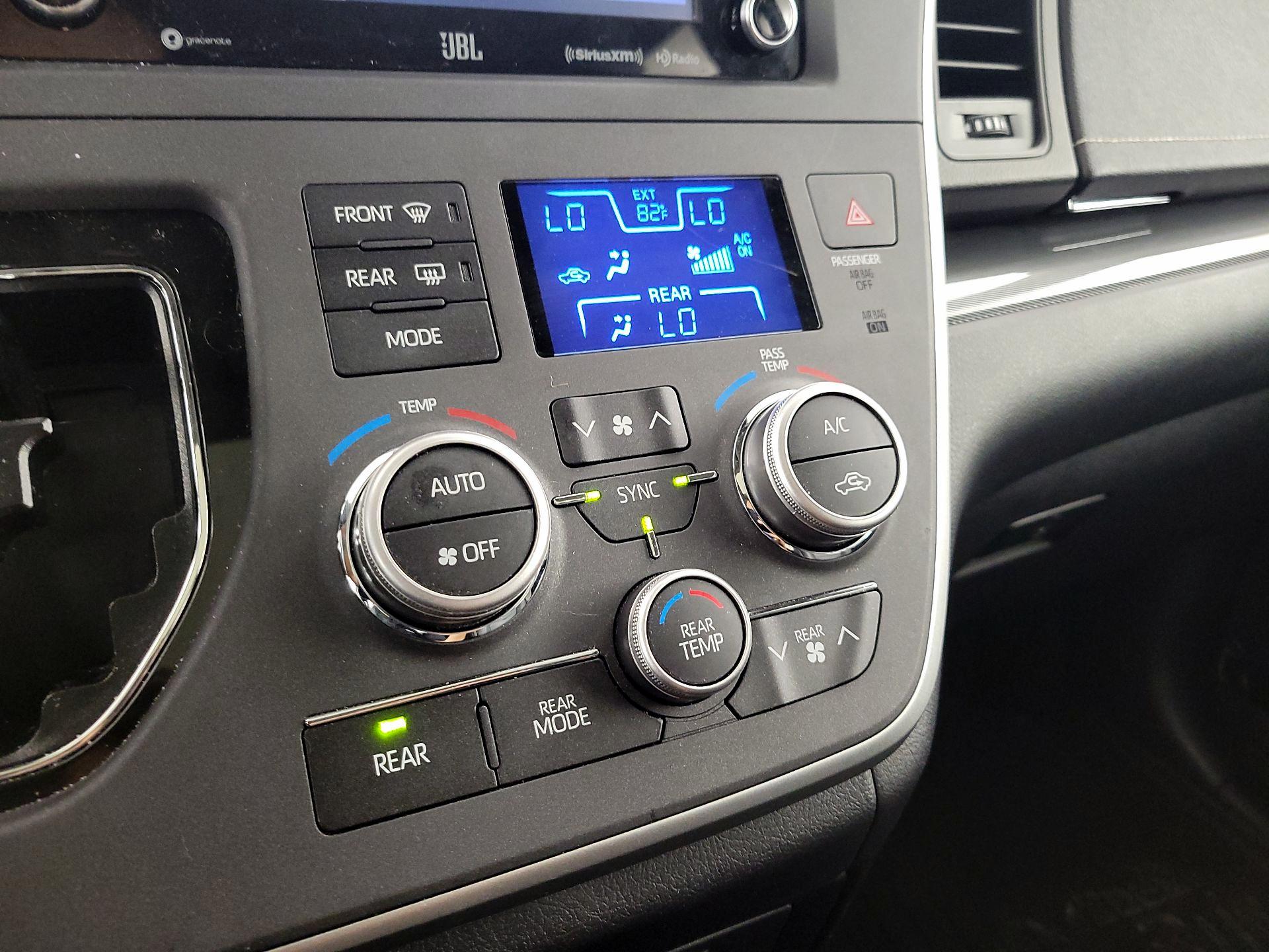 Thumbnail: 2020 Toyota Sienna - 17