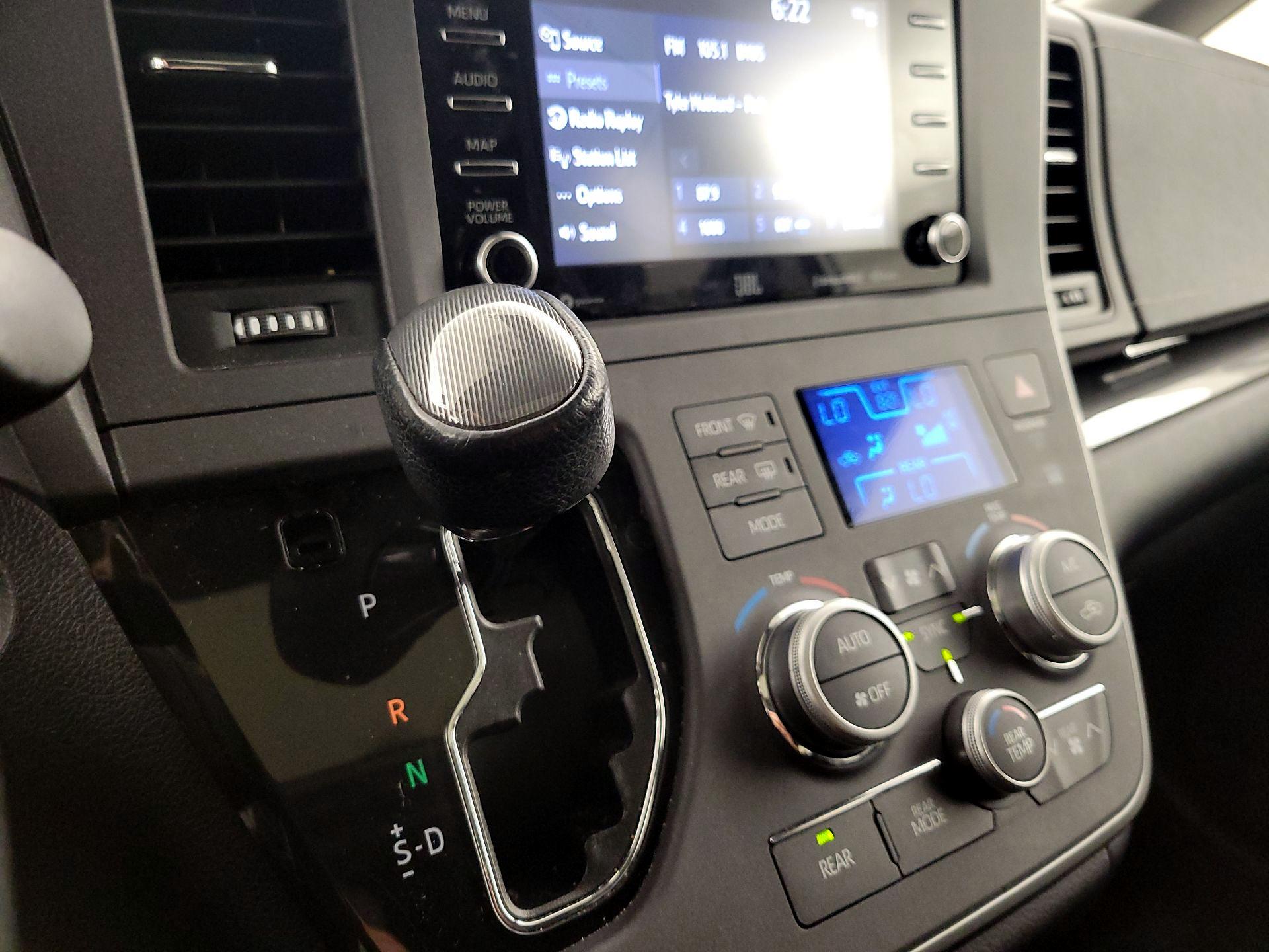Thumbnail: 2020 Toyota Sienna - 18