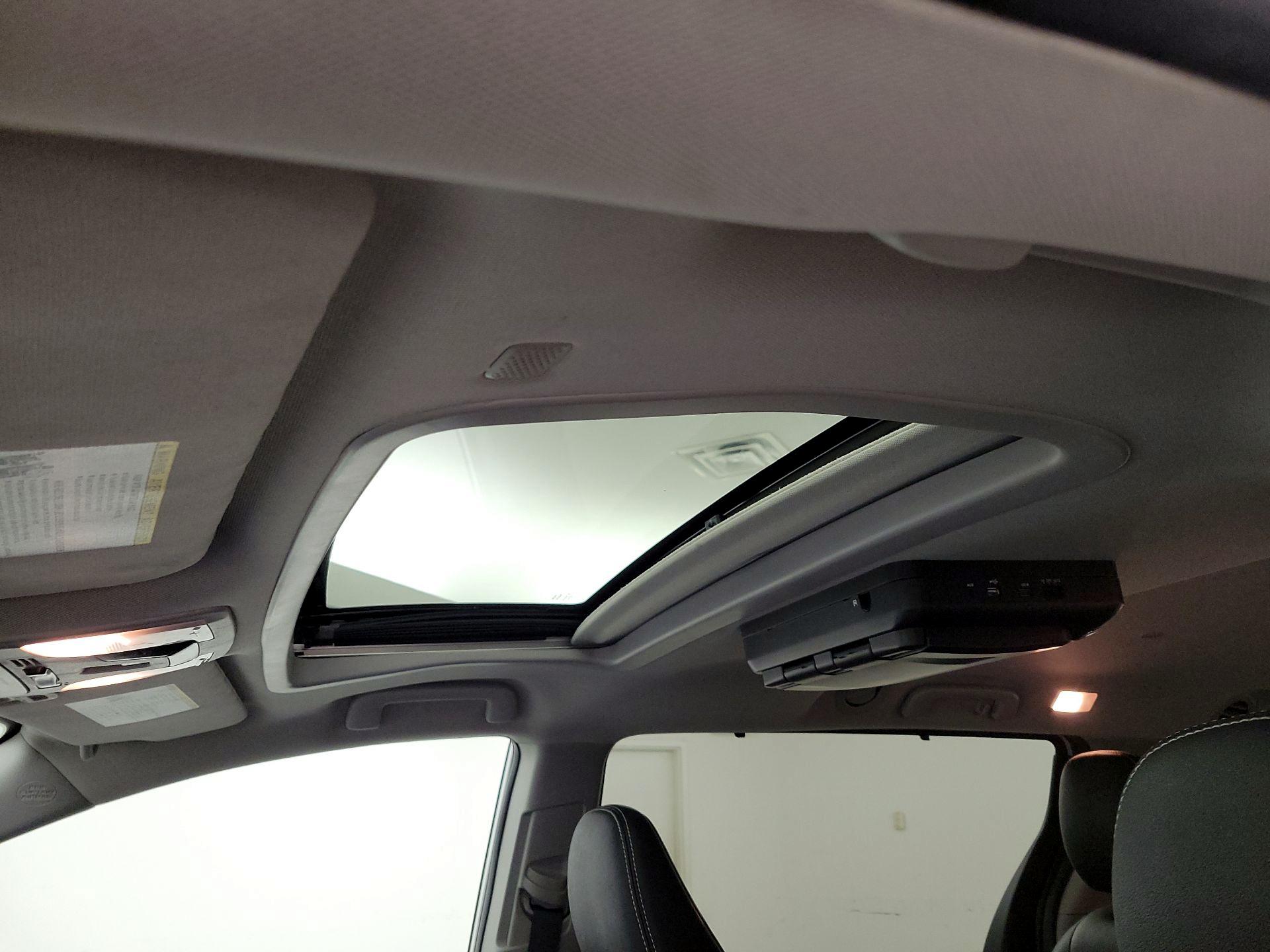 Thumbnail: 2020 Toyota Sienna - 20