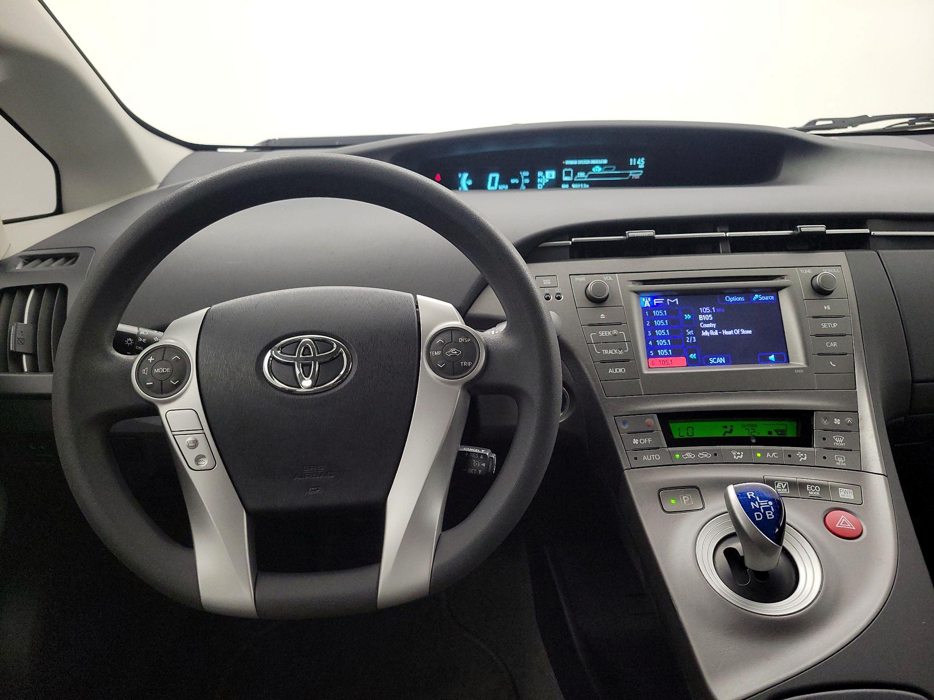 Thumbnail: 2015 Toyota Prius - 9