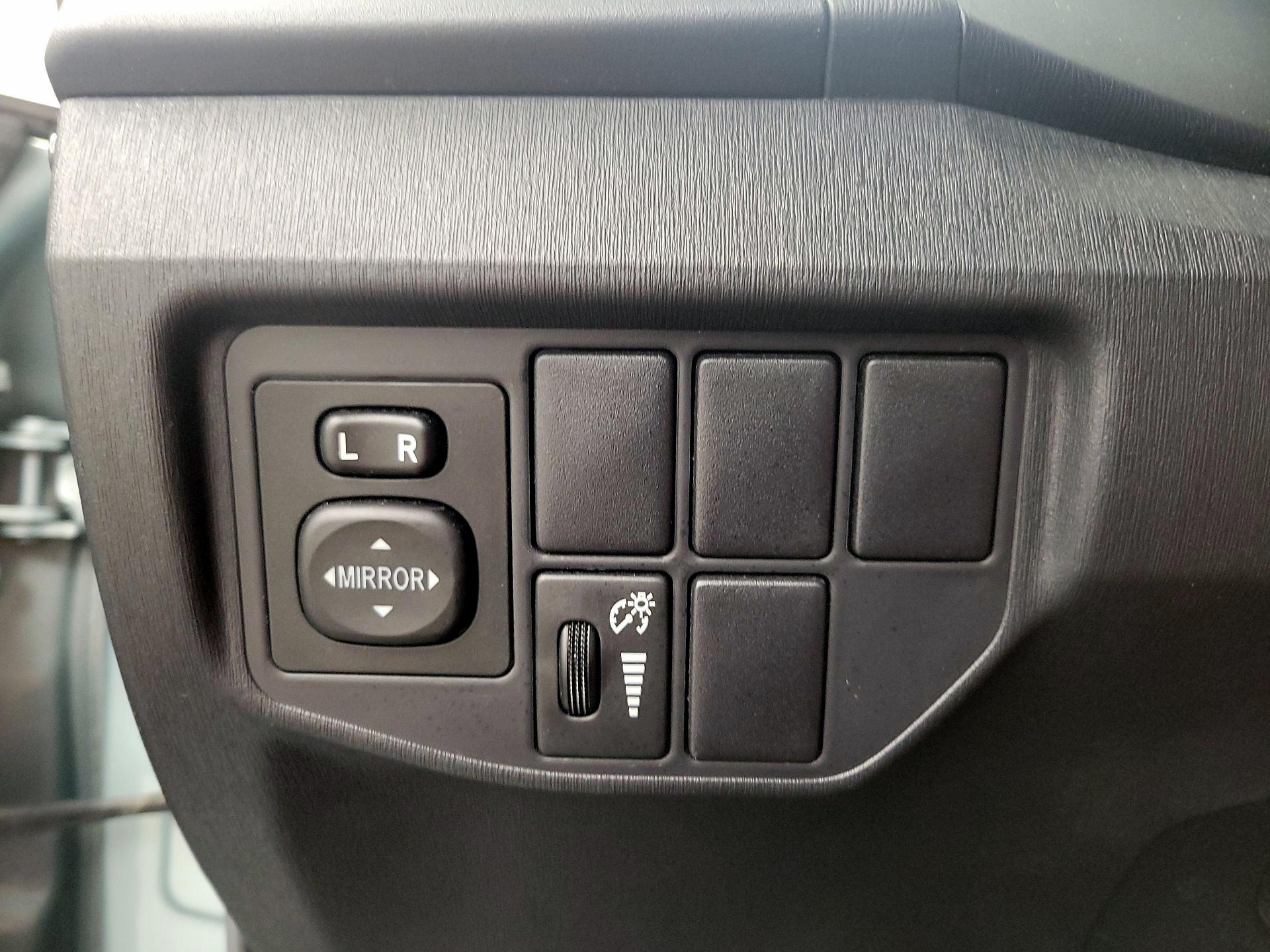 Thumbnail: 2015 Toyota Prius - 13