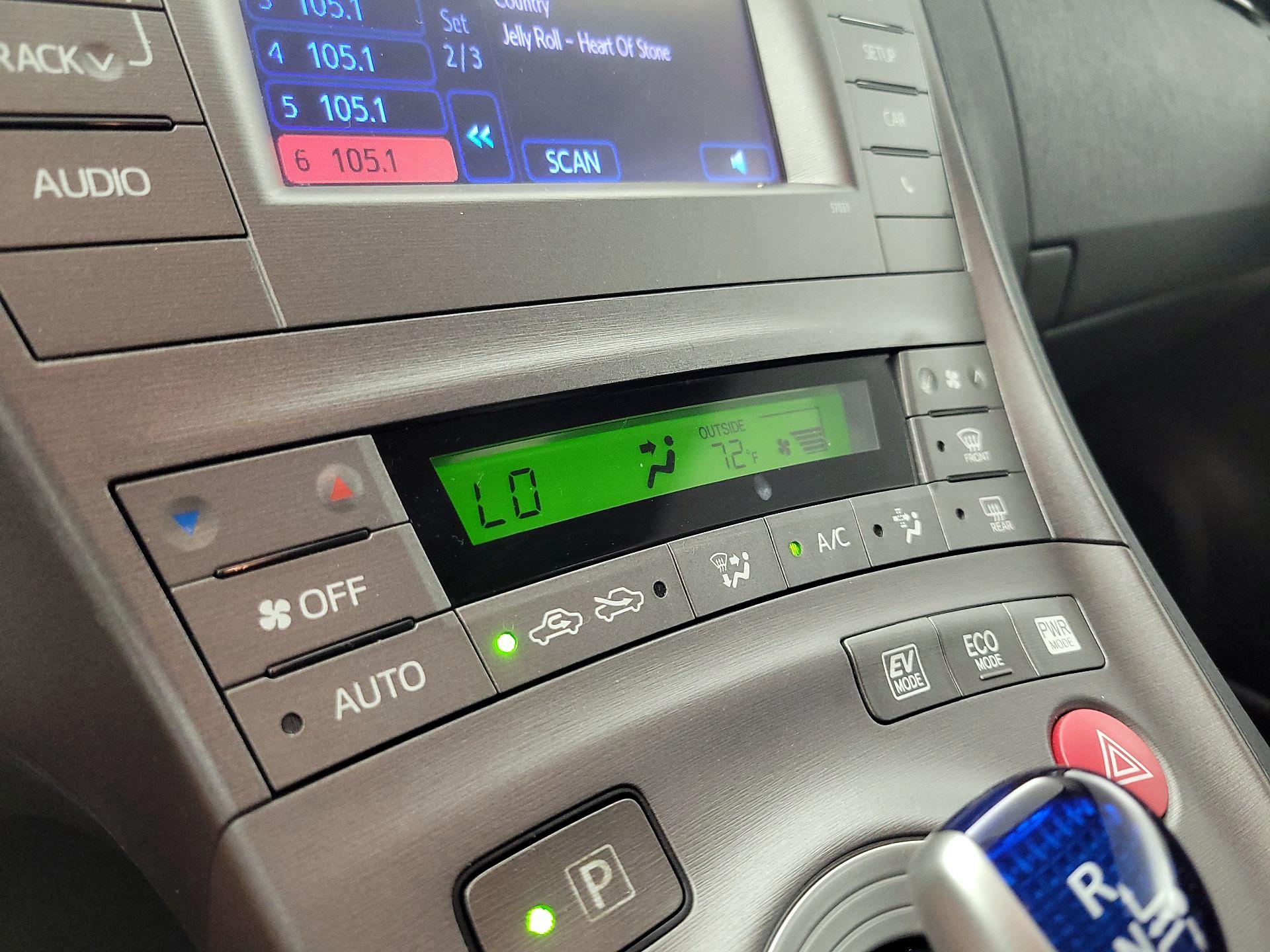 Thumbnail: 2015 Toyota Prius - 16