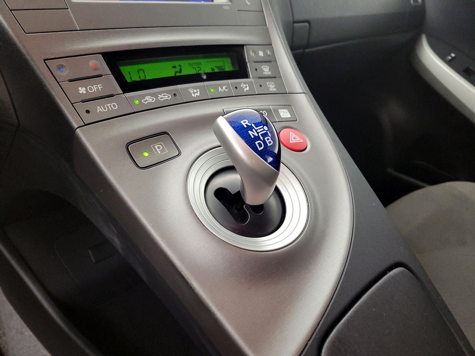 Thumbnail: 2015 Toyota Prius - 17