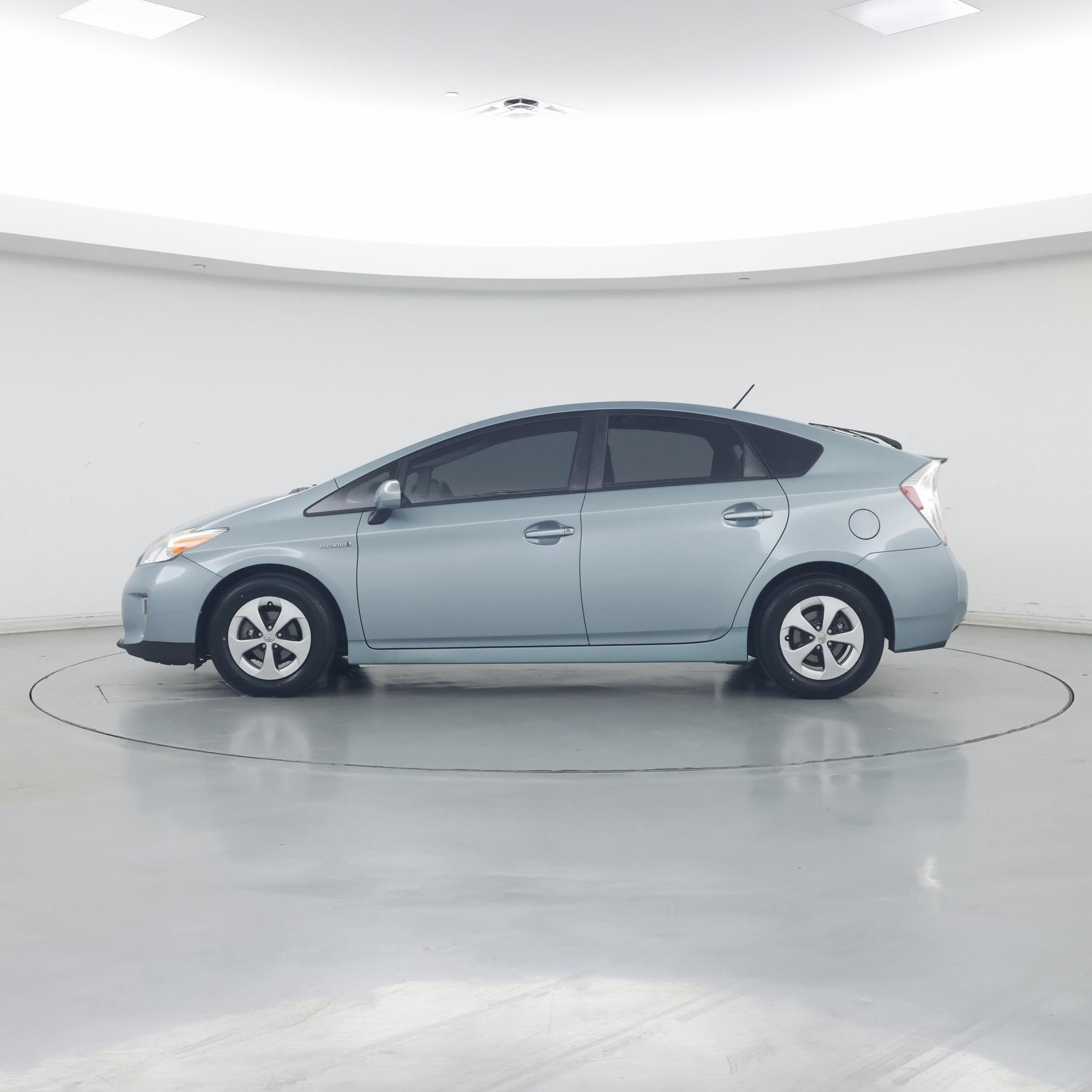 Thumbnail: 2015 Toyota Prius - 3