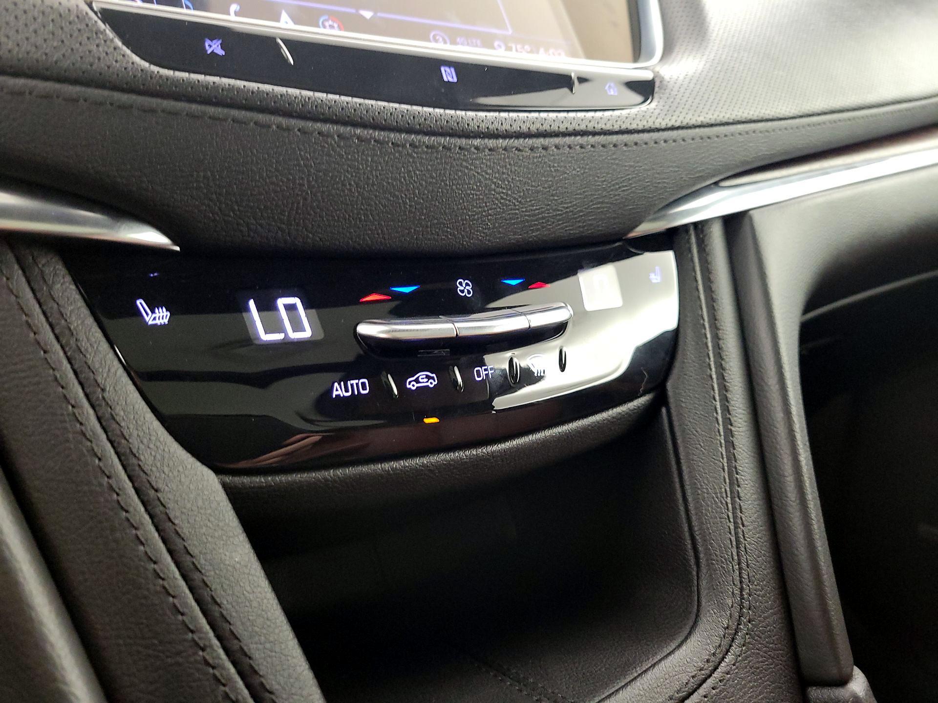 Thumbnail: 2020 Cadillac XT5 - 17