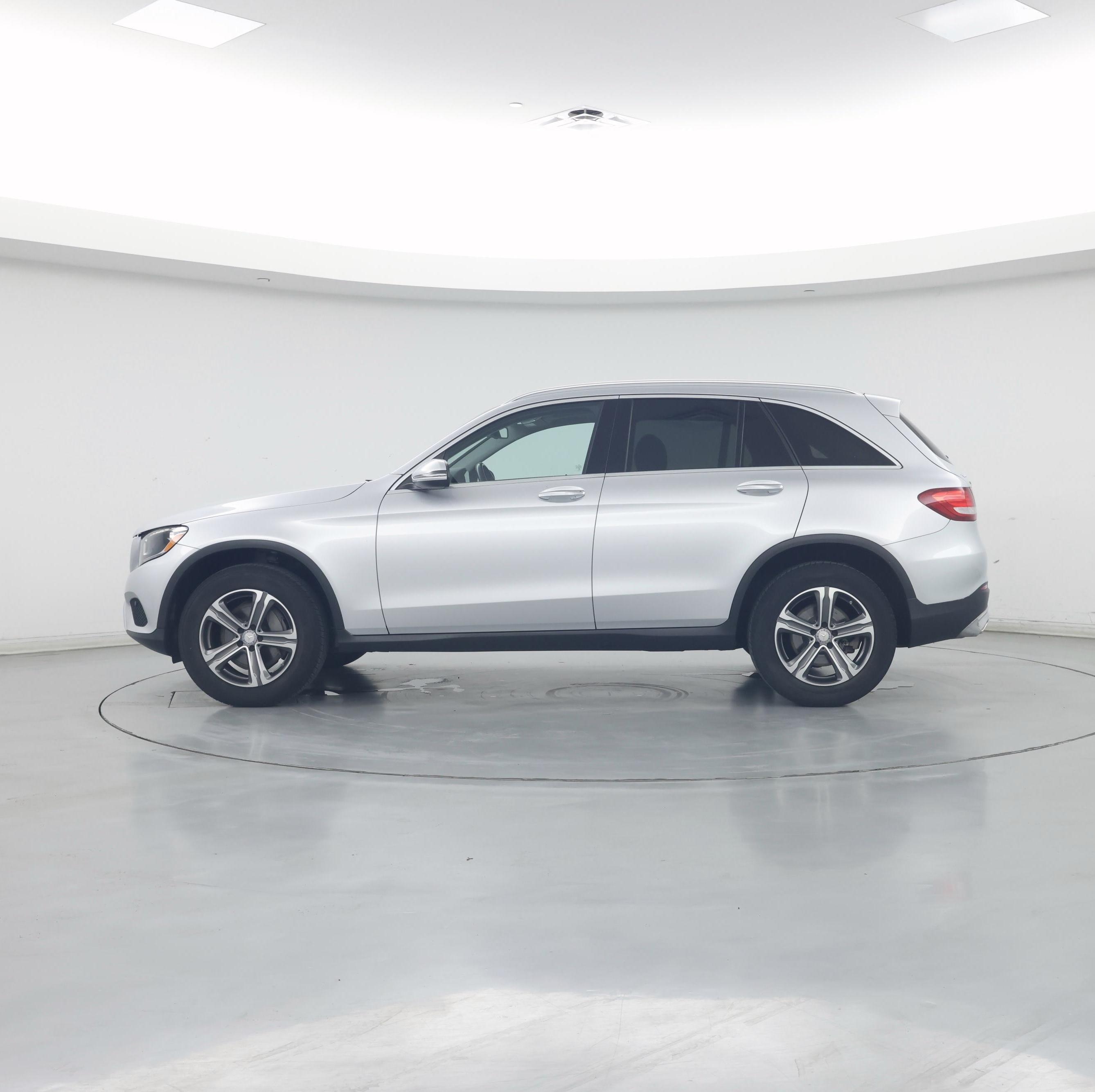Thumbnail: 2016 Mercedes-Benz GLC - 3