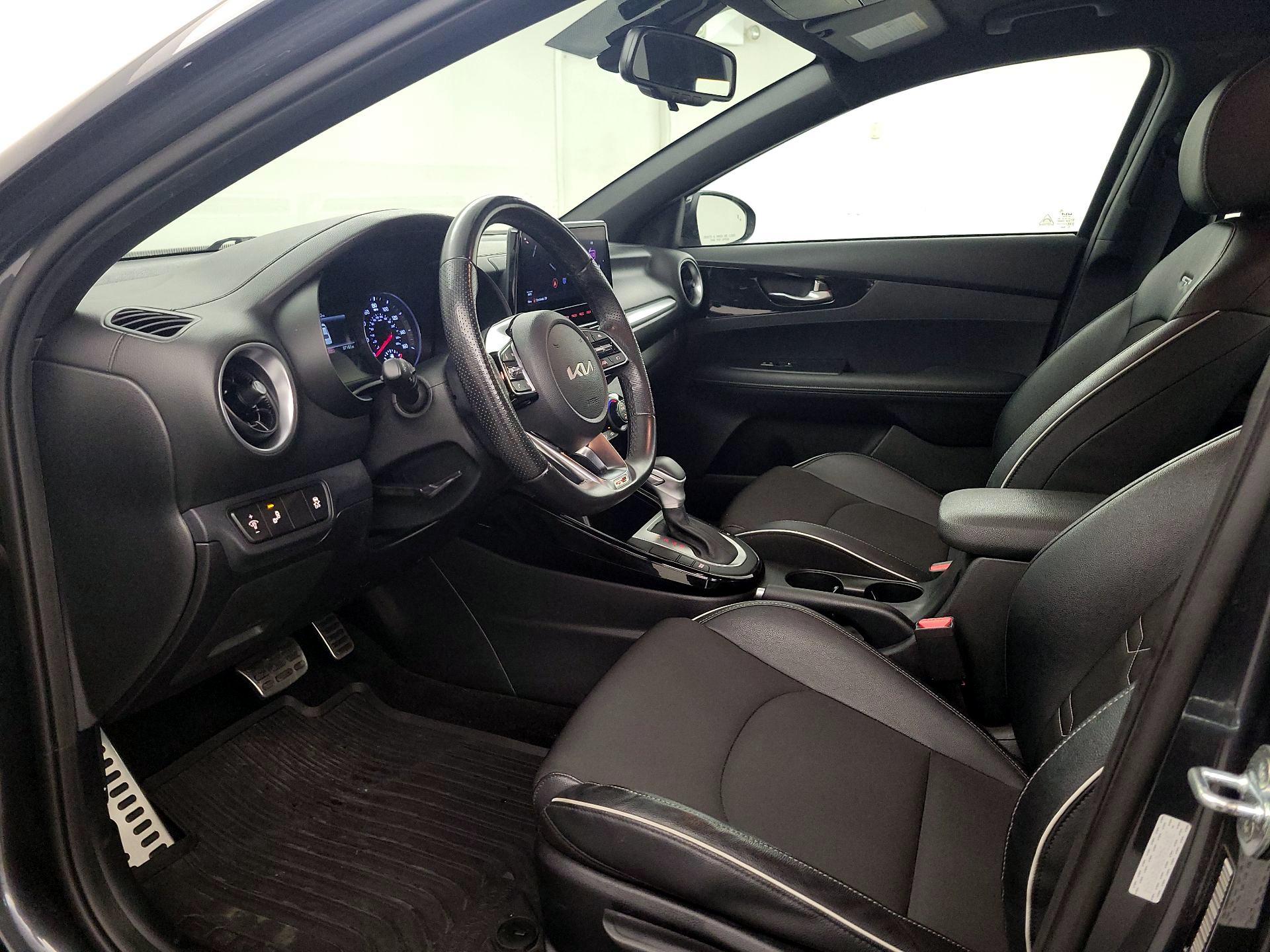 Thumbnail: 2022 Kia Forte - 11