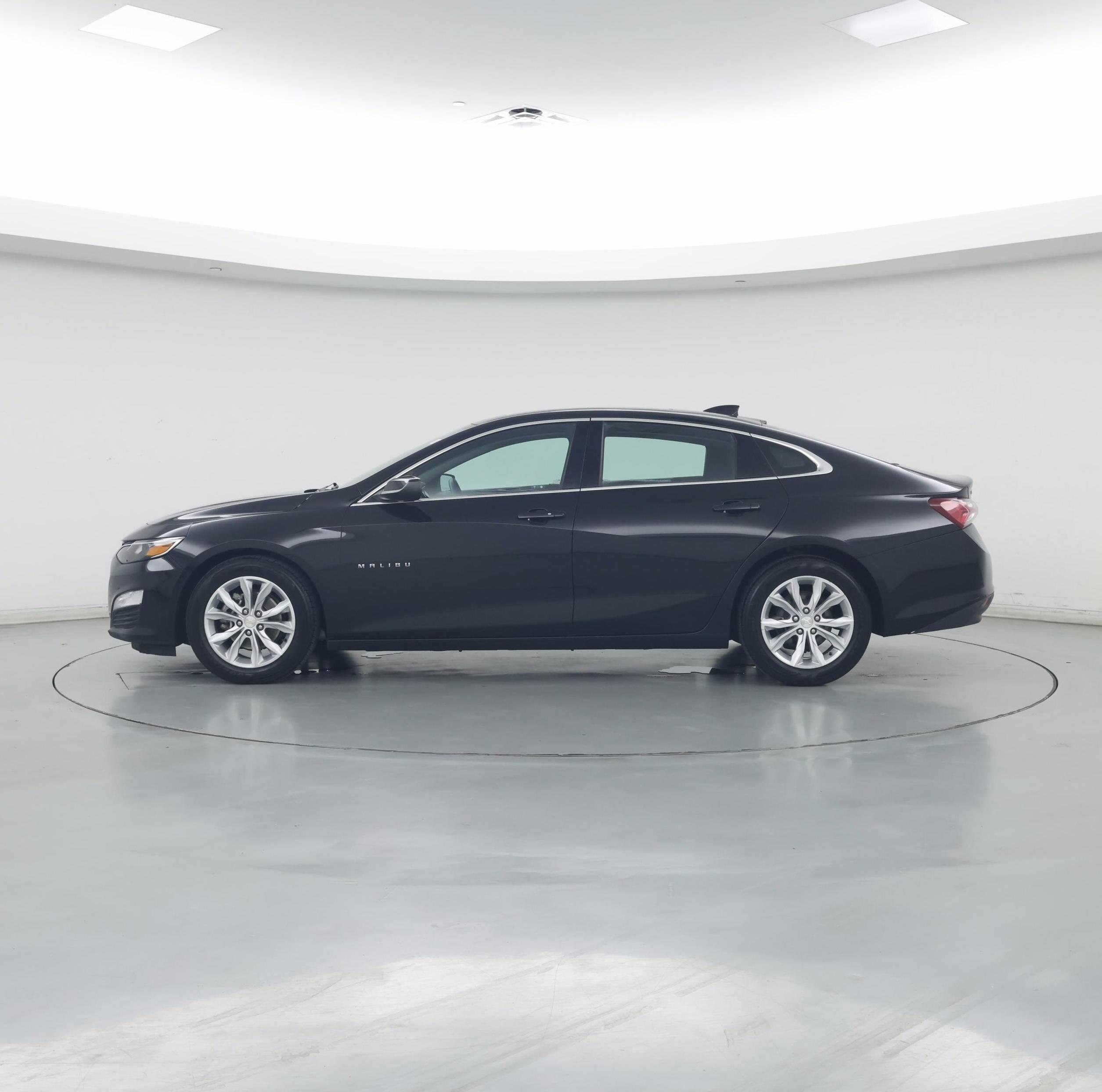 Thumbnail: 2020 Chevrolet Malibu - 3