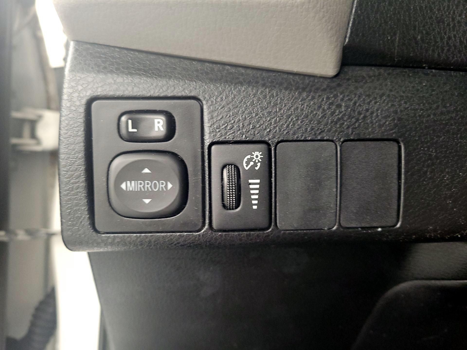 Thumbnail: 2014 Toyota Corolla - 13
