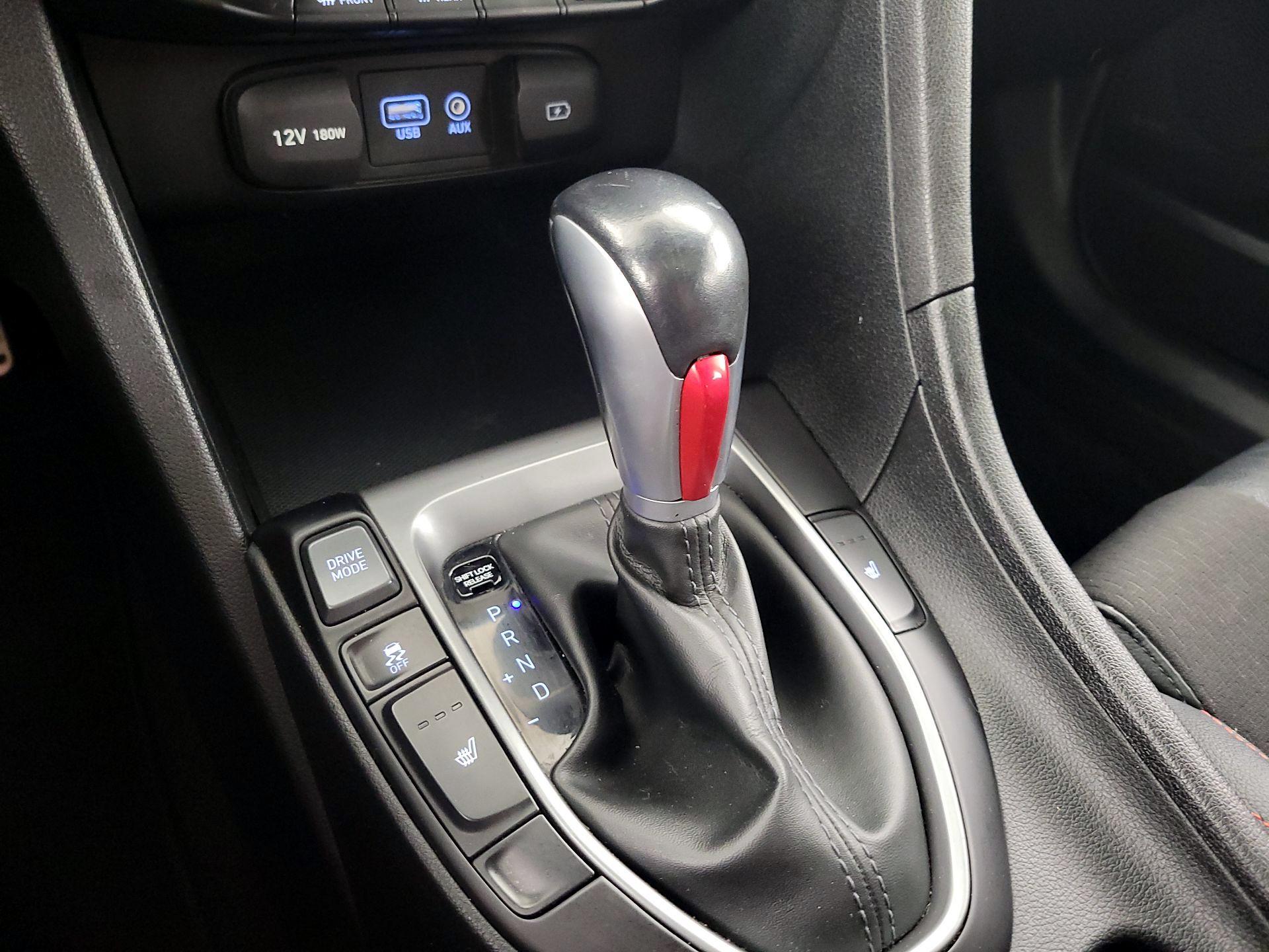 Thumbnail: 2019 Hyundai Veloster - 17