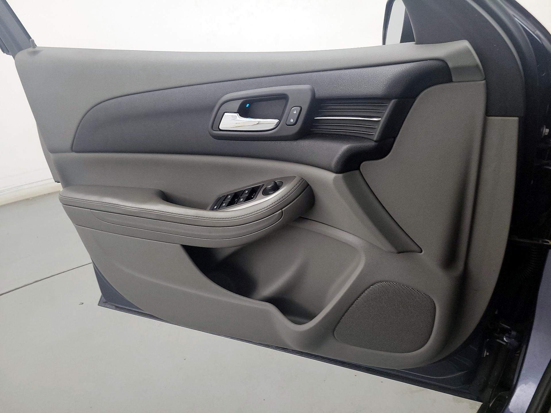 Thumbnail: 2015 Chevrolet Malibu - 12