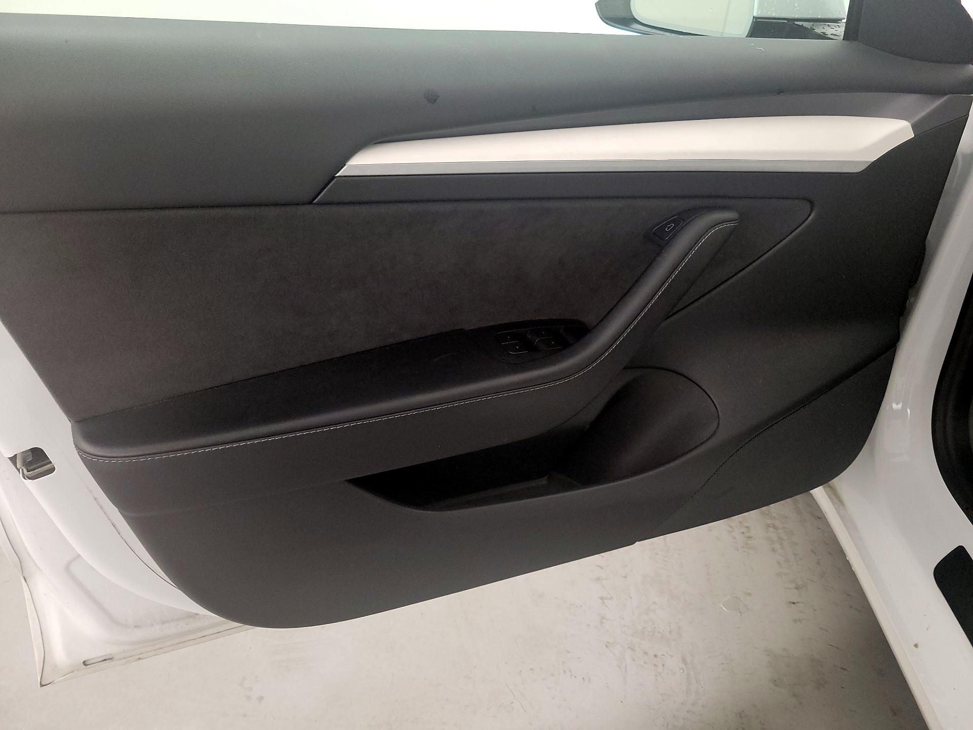 Thumbnail: 2021 Tesla Model 3 - 12