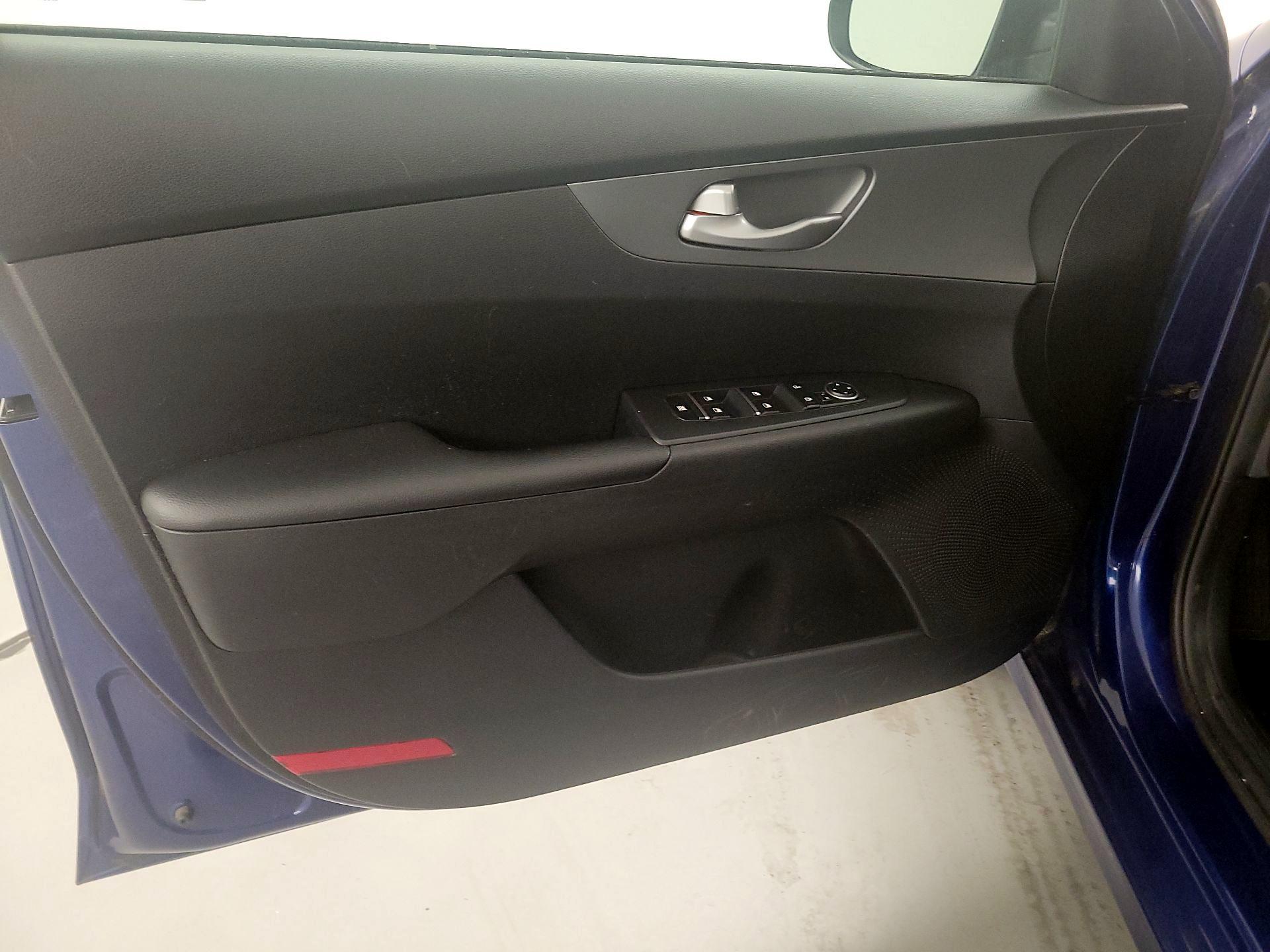 Thumbnail: 2019 Kia Forte - 12