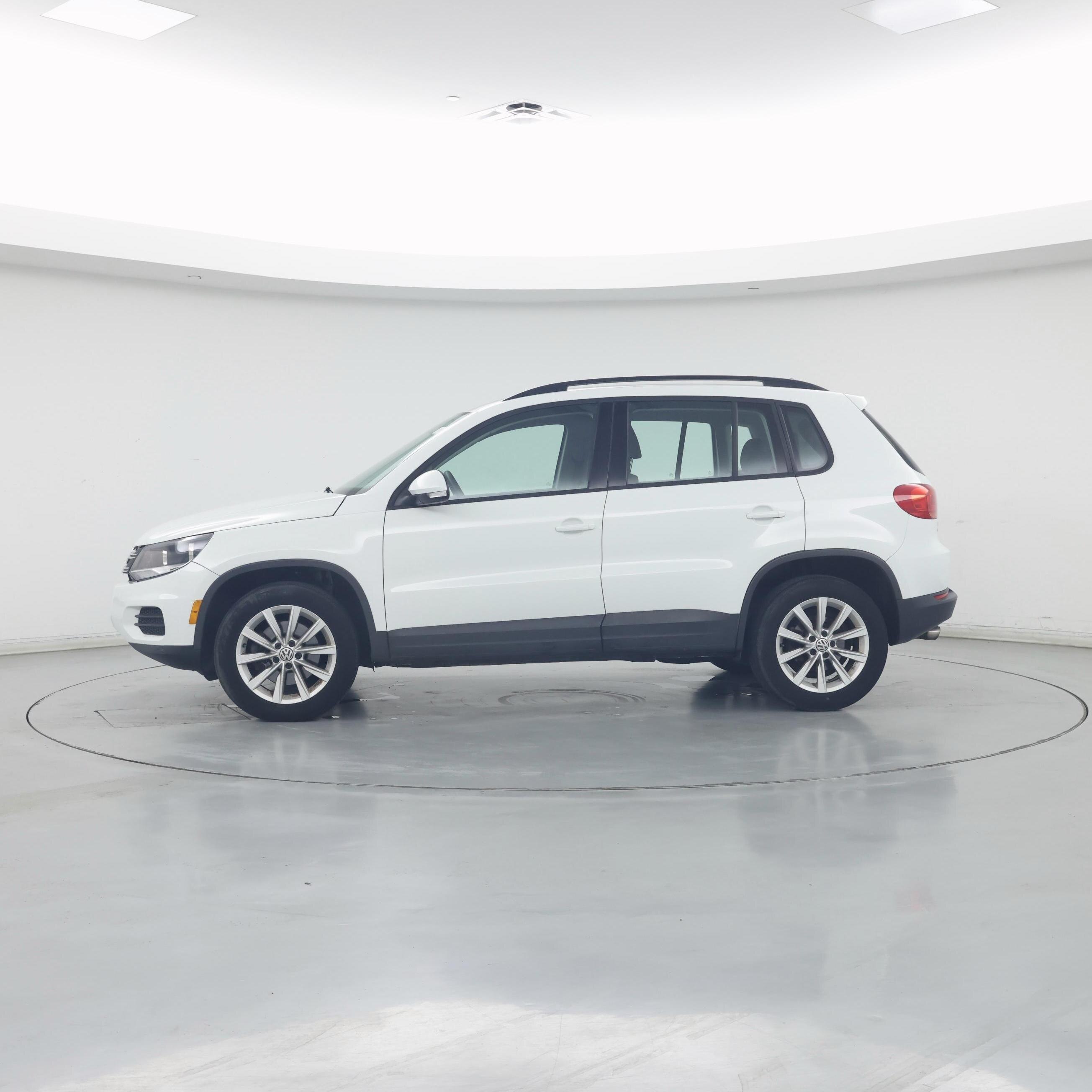 Thumbnail: 2017 Volkswagen Tiguan - 3