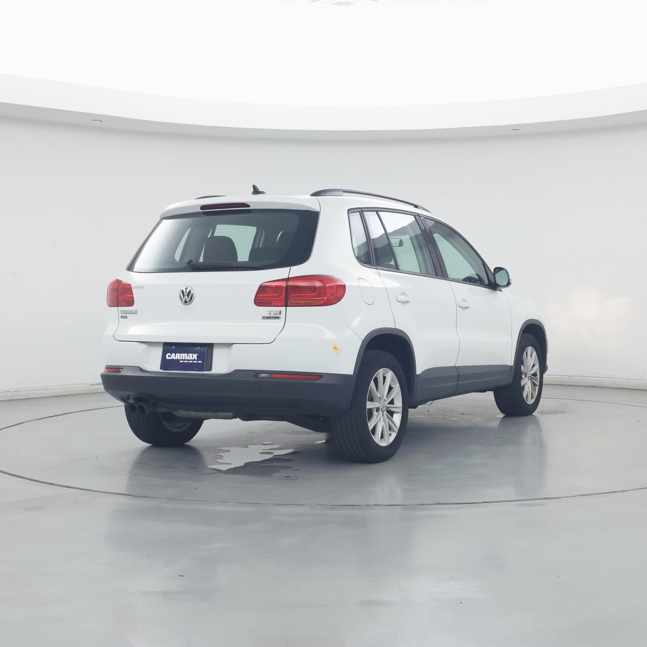 Thumbnail: 2017 Volkswagen Tiguan - 8