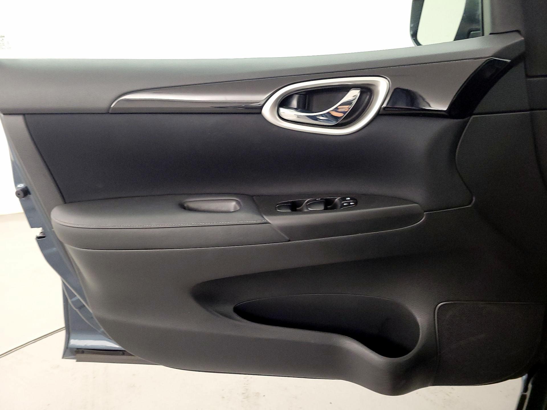Thumbnail: 2017 Nissan Sentra - 12