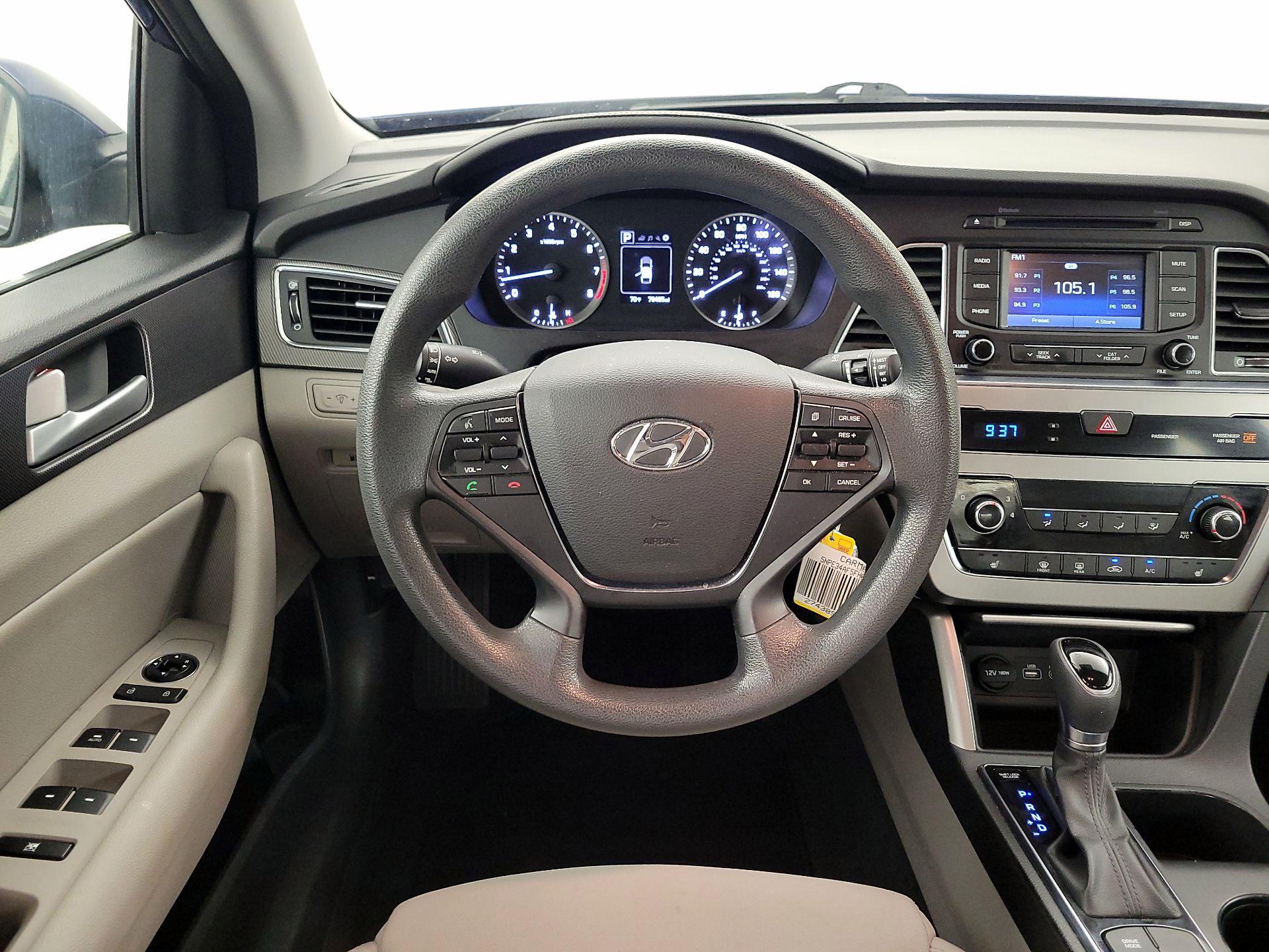 Thumbnail: 2015 Hyundai Sonata - 10