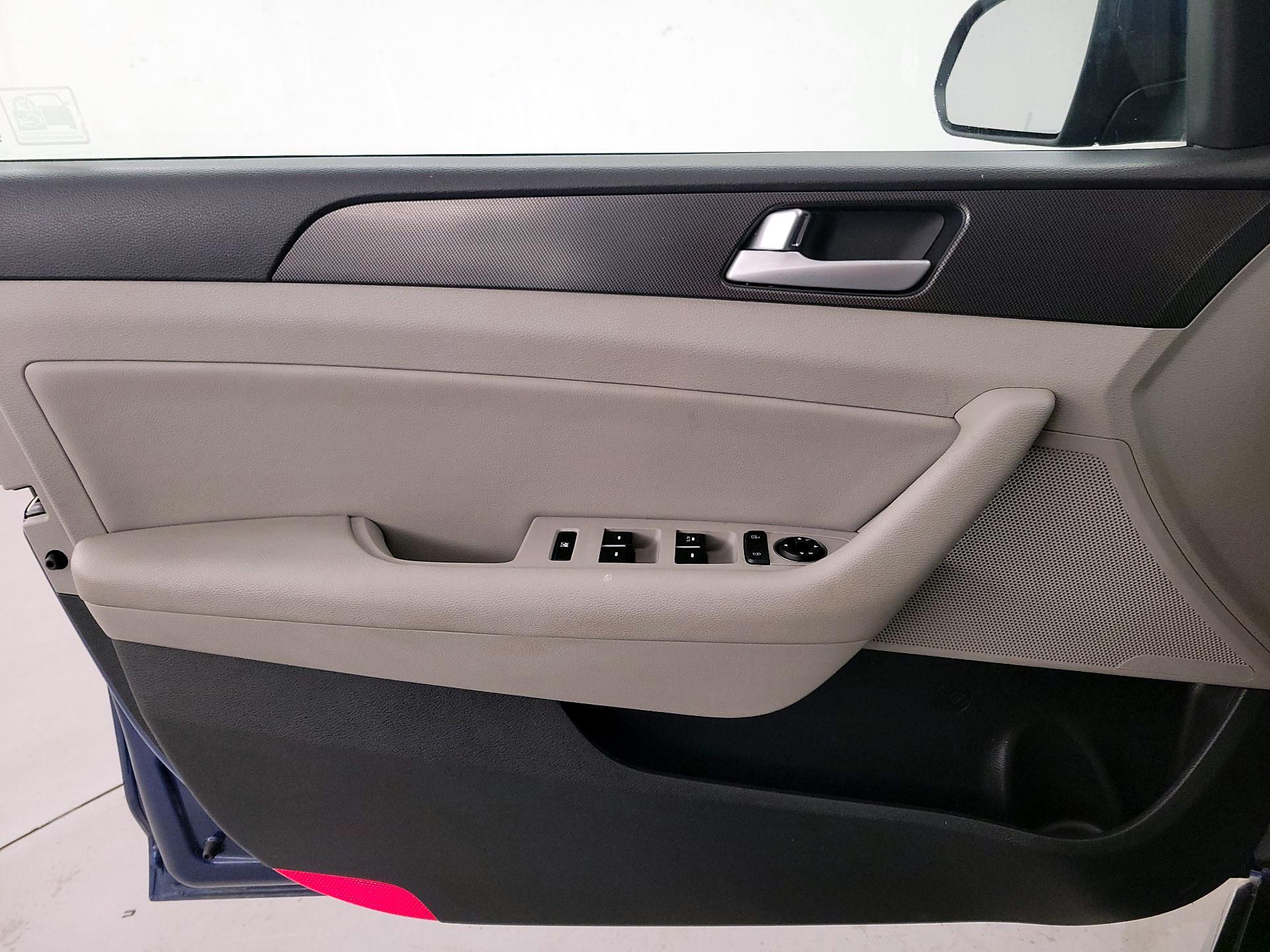 Thumbnail: 2015 Hyundai Sonata - 12